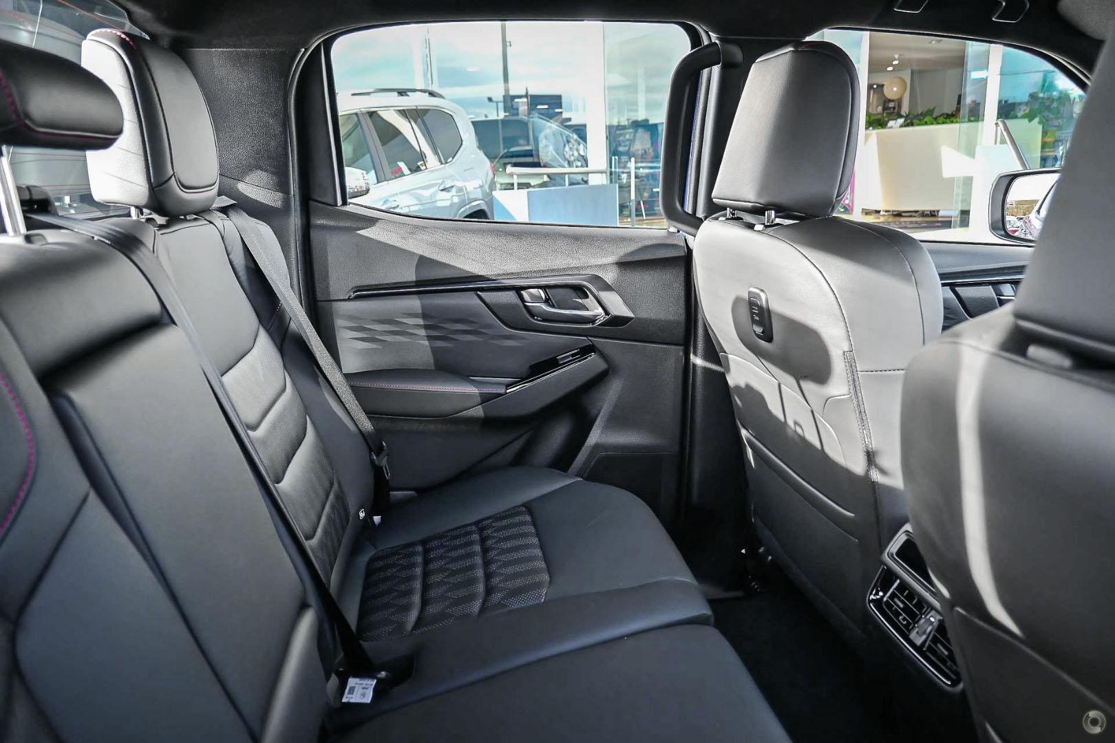 2025 Isuzu D-MAX XTERRAIN — photo 9