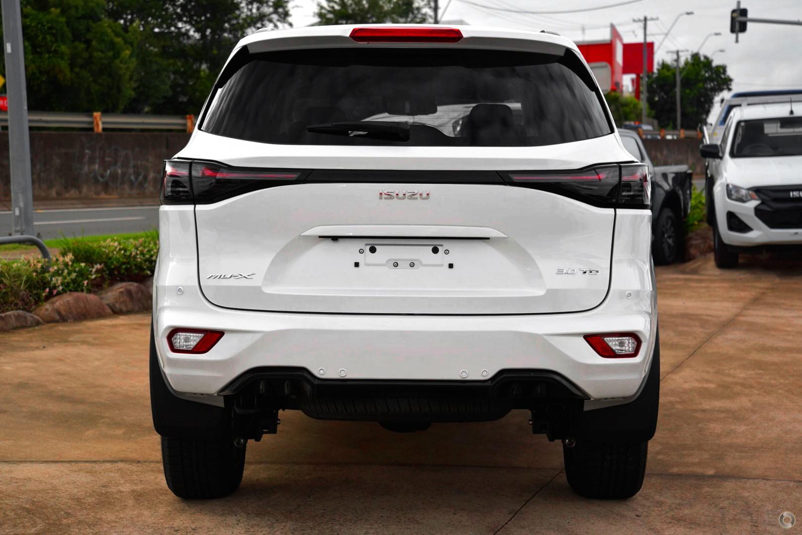2025 Isuzu MU-X LSU — photo 3