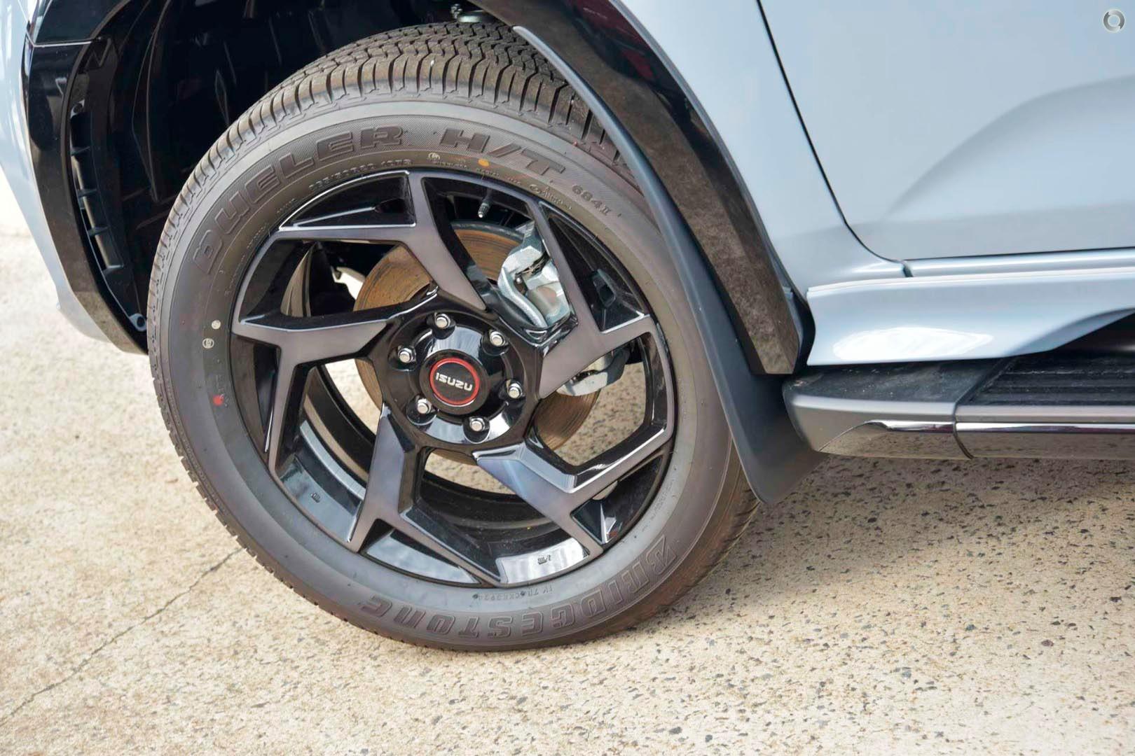 2025 Isuzu MU-X XTERRAIN — photo 10