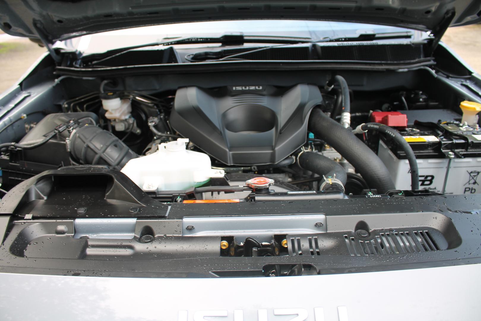 2025 Isuzu MU-X XTERRAIN — photo 15