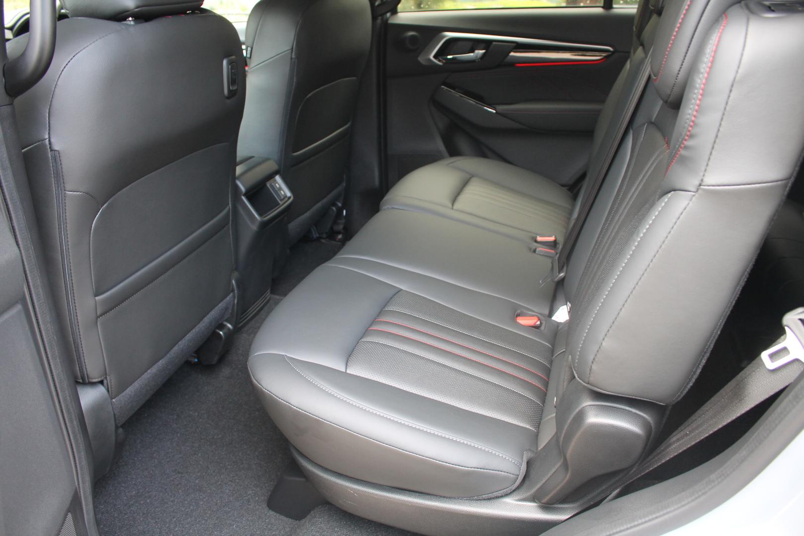 2025 Isuzu MU-X XTERRAIN — photo 18