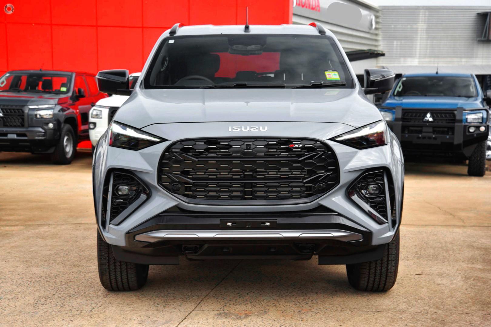 2025 Isuzu MU-X XTERRAIN — photo 2