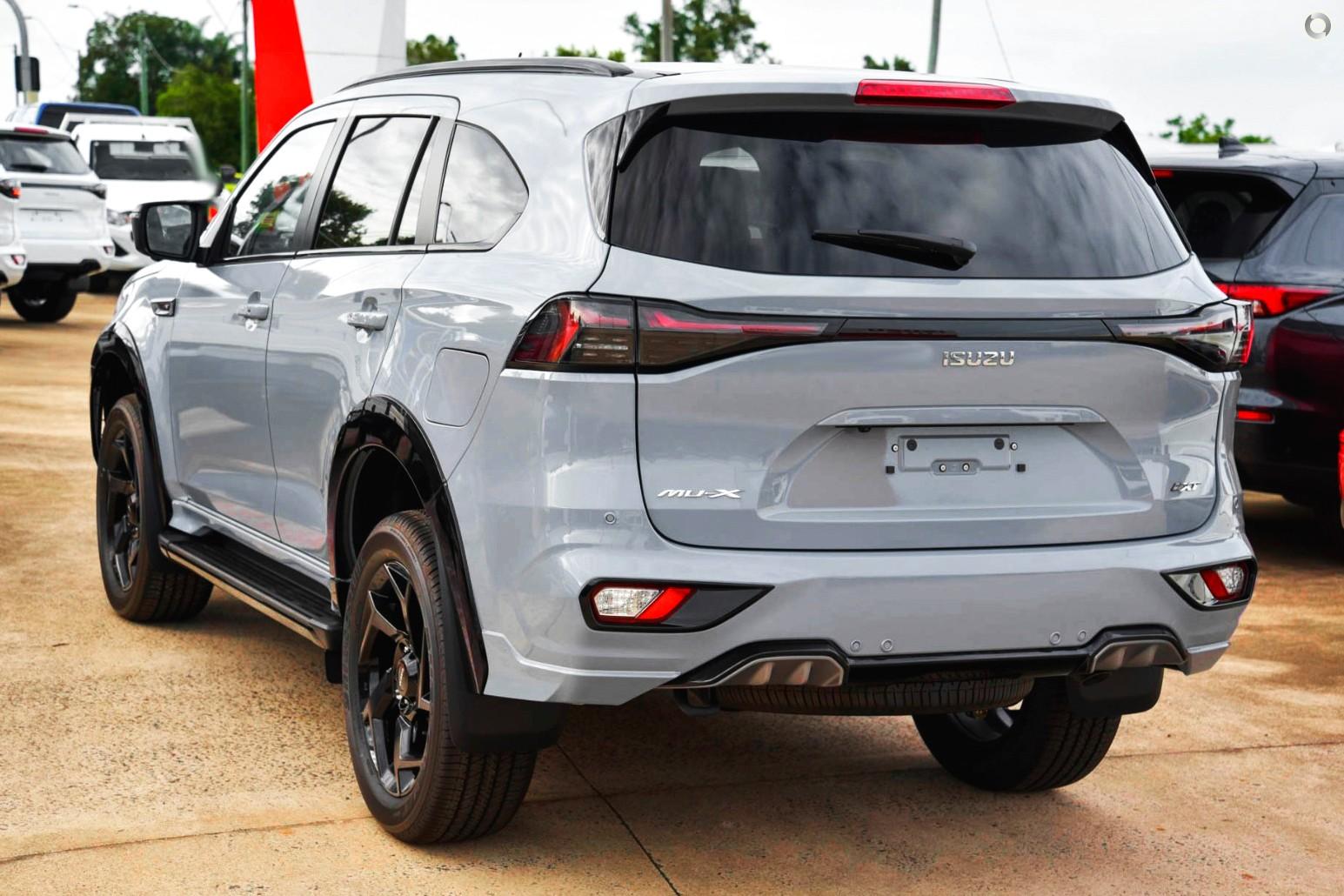 2025 Isuzu MU-X XTERRAIN — photo 5