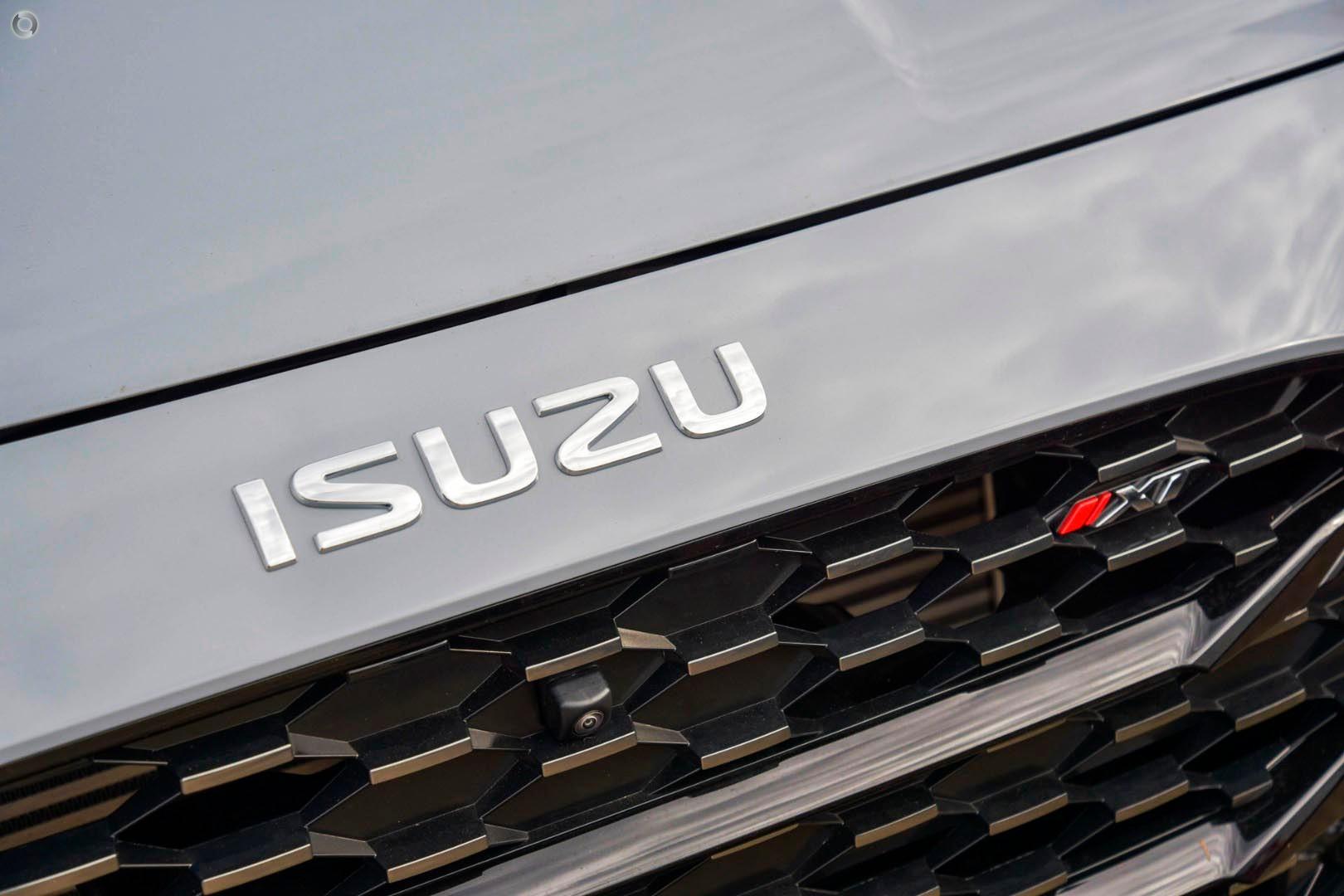 2025 Isuzu MU-X XTERRAIN — photo 6