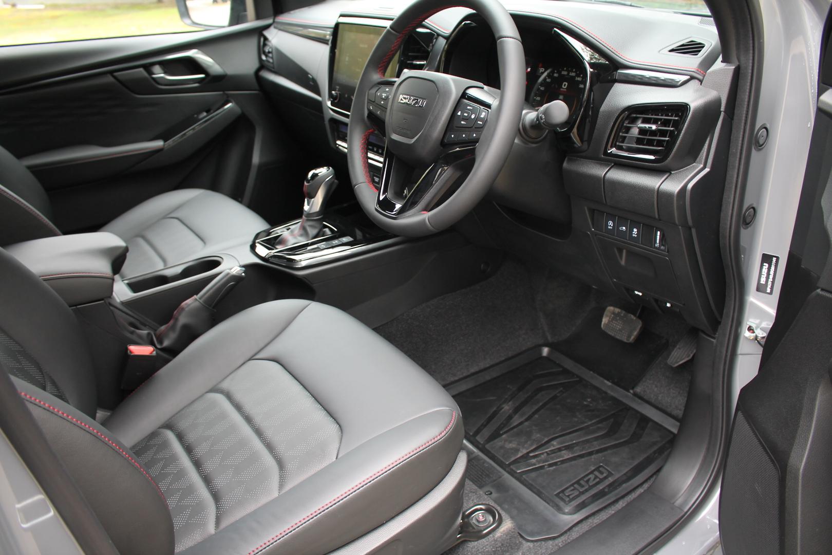 2025 Isuzu D-MAX XTERRAIN — photo 10