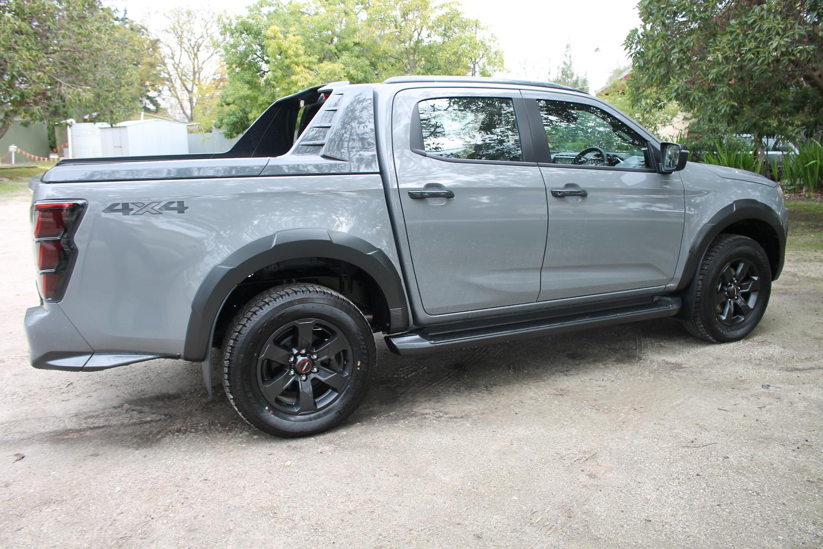 2025 Isuzu D-MAX XTERRAIN — photo 4
