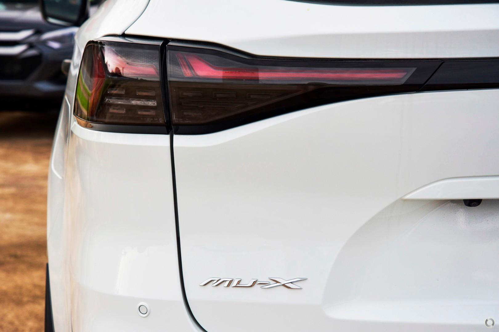 2025 Isuzu MU-X LSM — photo 9