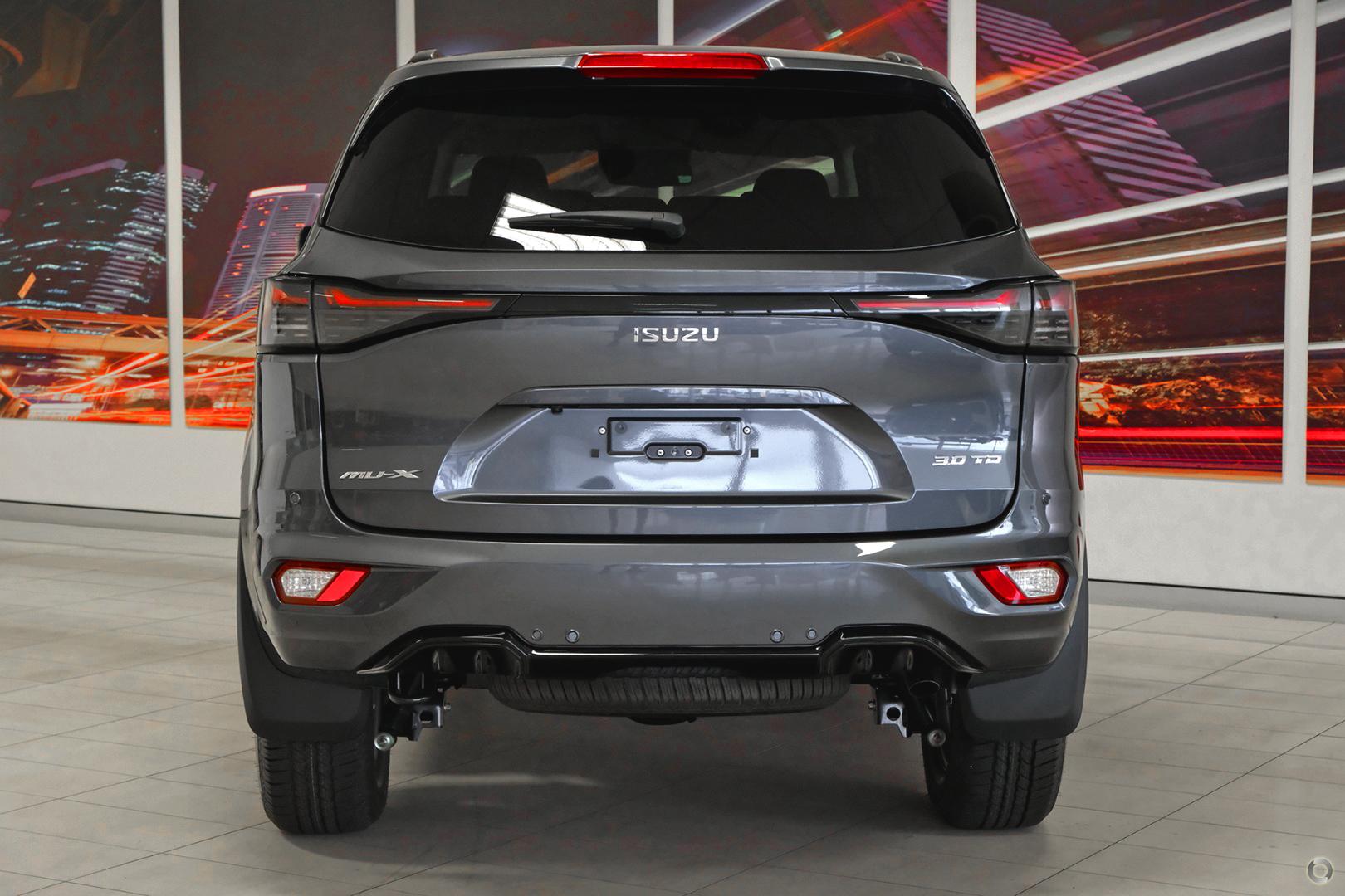 2025 Isuzu MU-X LSU — photo 3