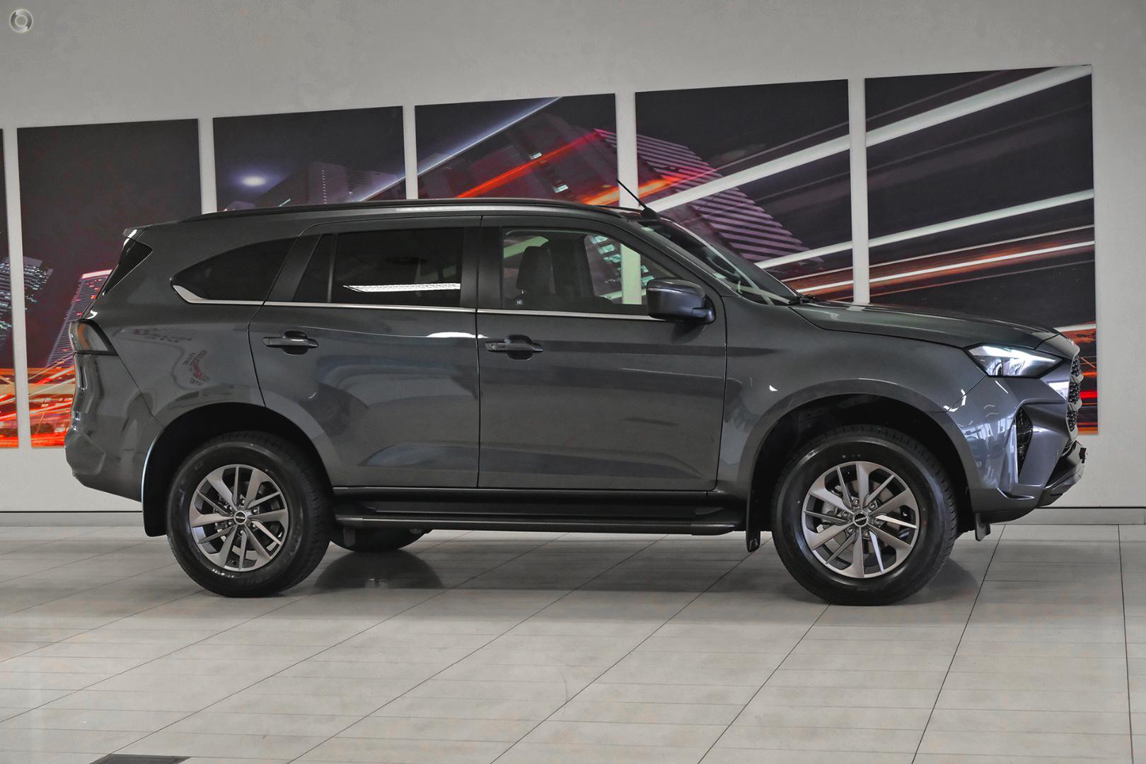 2025 Isuzu MU-X LSU — photo 5