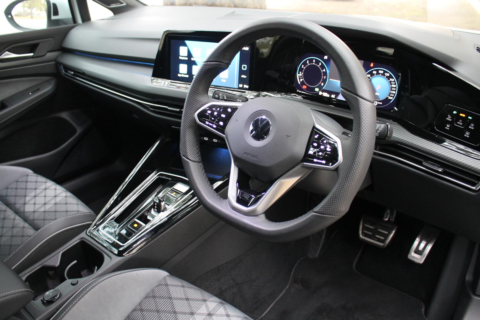 2023 Volkswagen Golf 110TSI RLine — photo 10