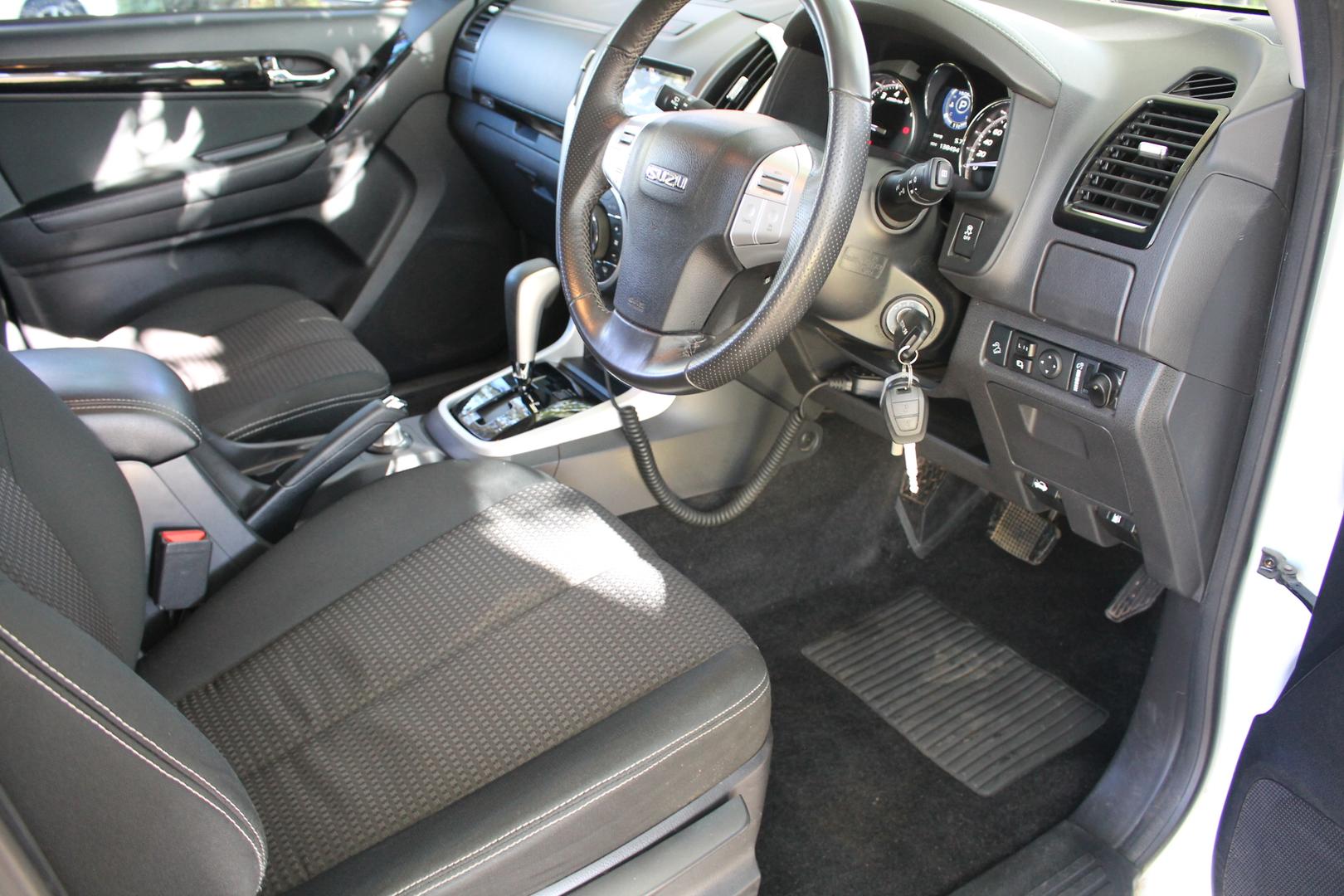 2019 Isuzu MU-X LSU — photo 14