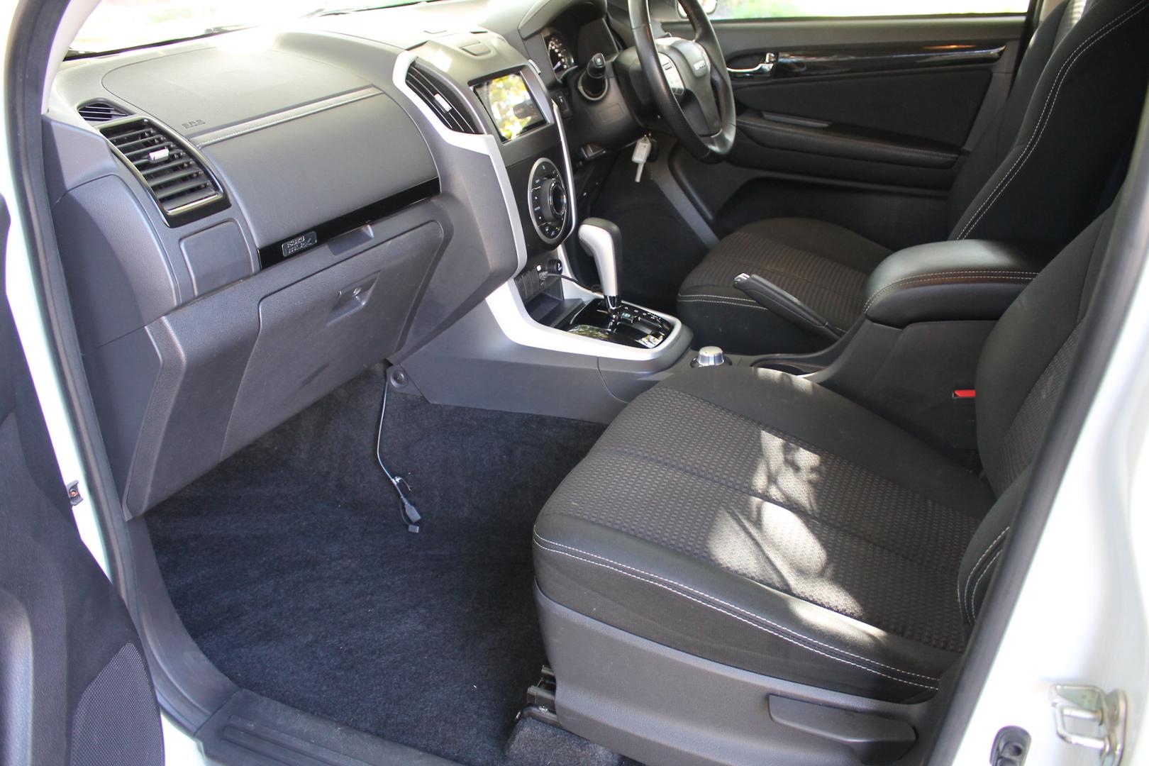 2019 Isuzu MU-X LSU — photo 16