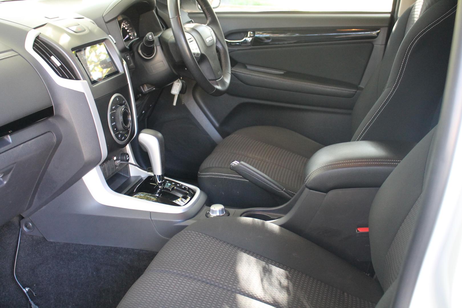 2019 Isuzu MU-X LSU — photo 17