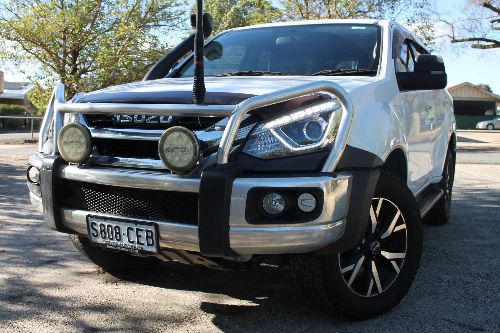2019 Isuzu MU-X LSU — photo 2