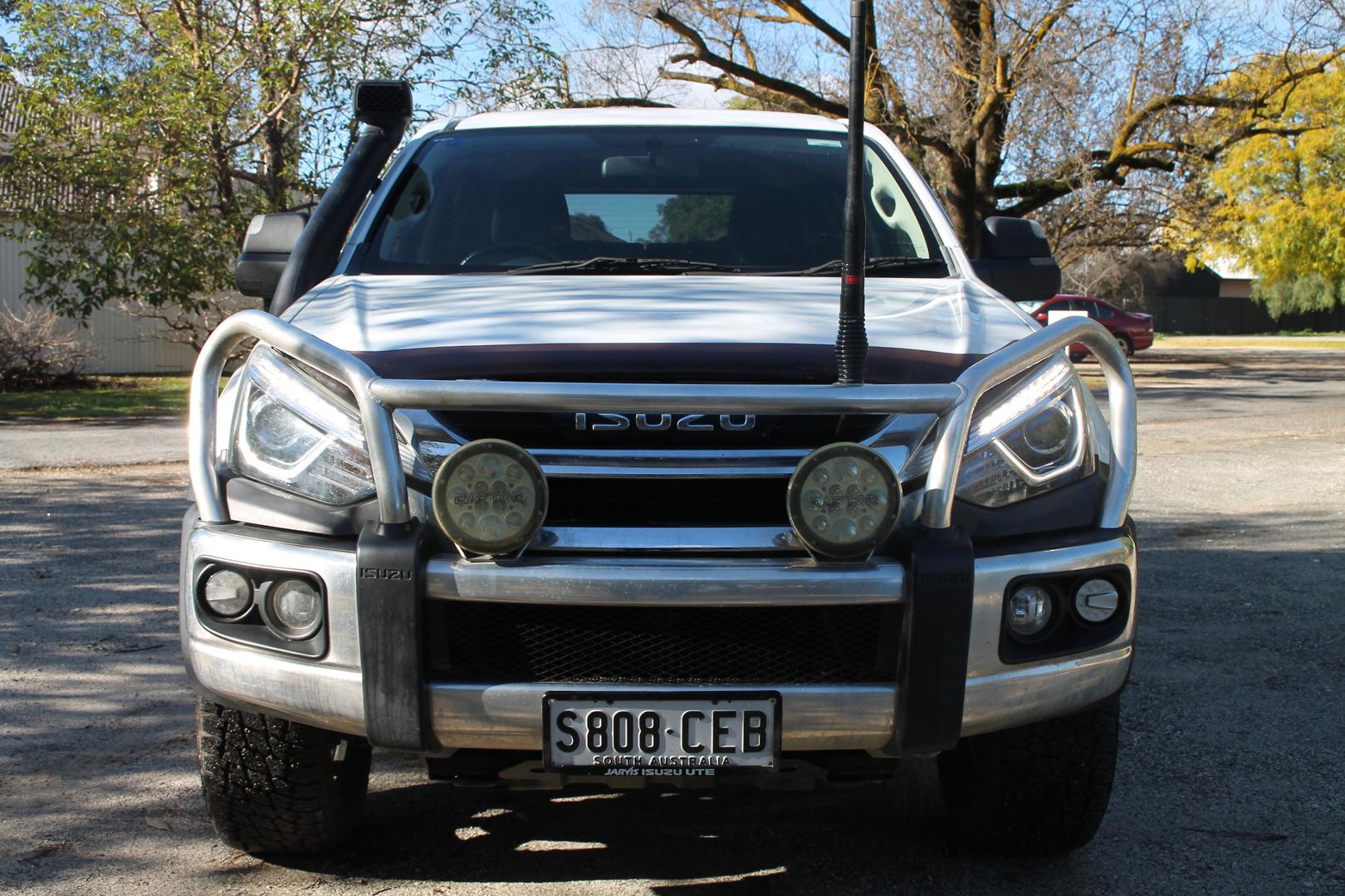 2019 Isuzu MU-X LSU — photo 3
