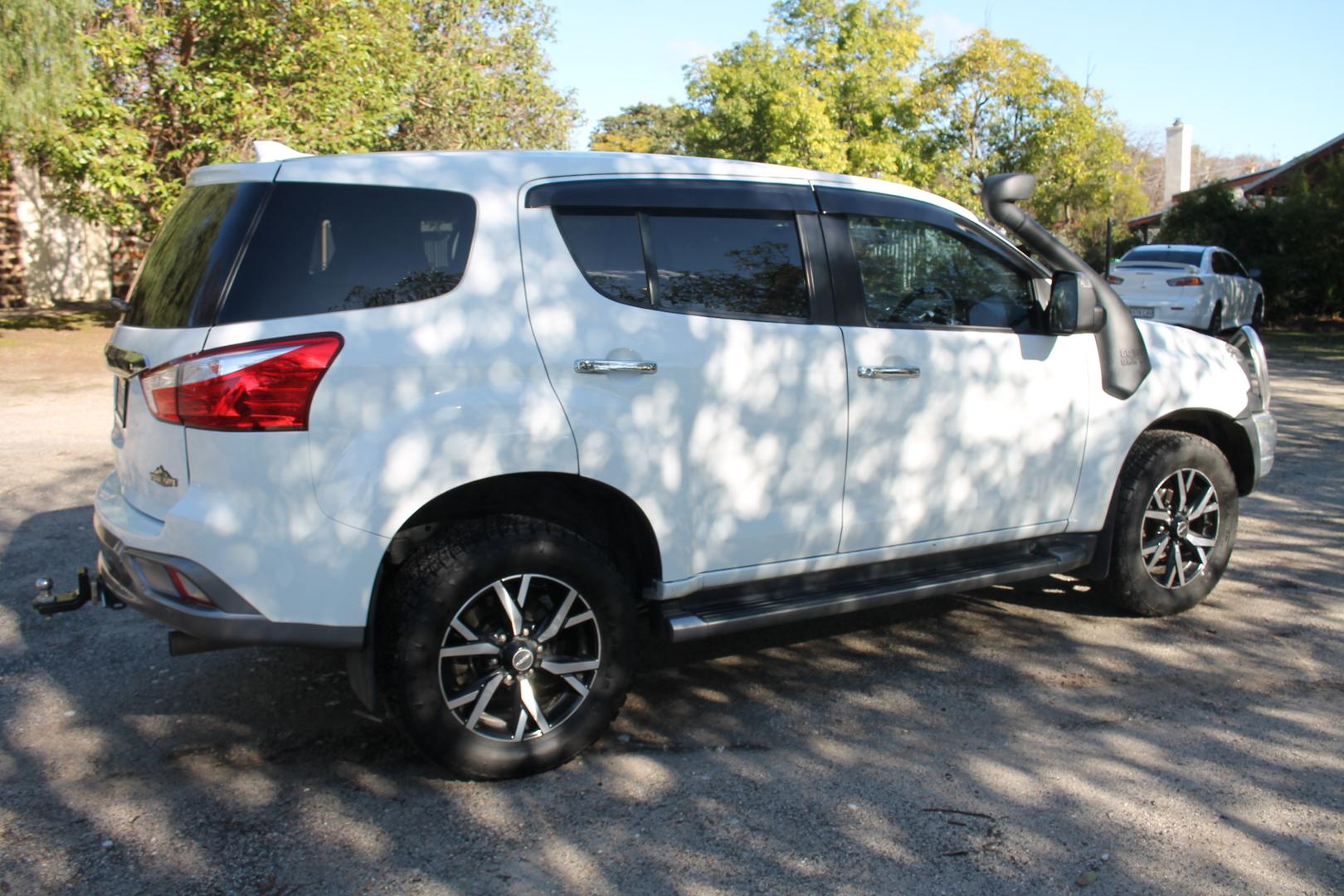 2019 Isuzu MU-X LSU — photo 7