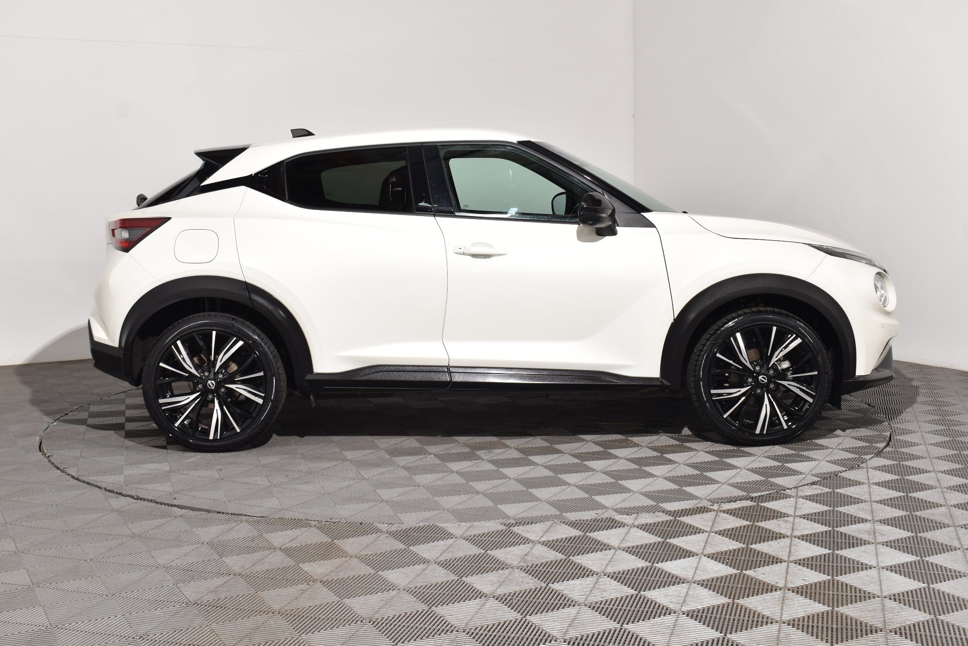 2022 Nissan JUKE Ti — photo 10