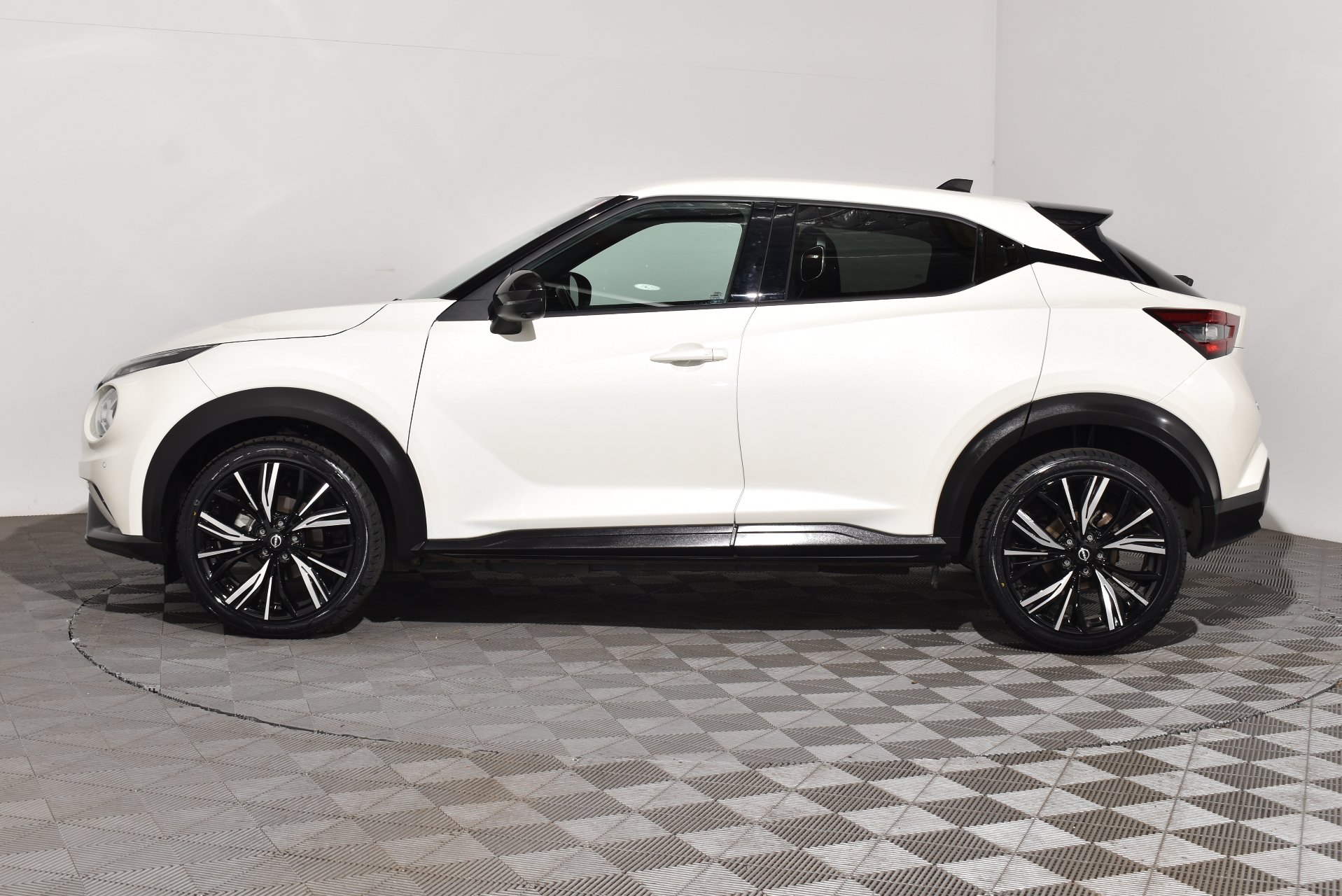 2022 Nissan JUKE Ti — photo 11