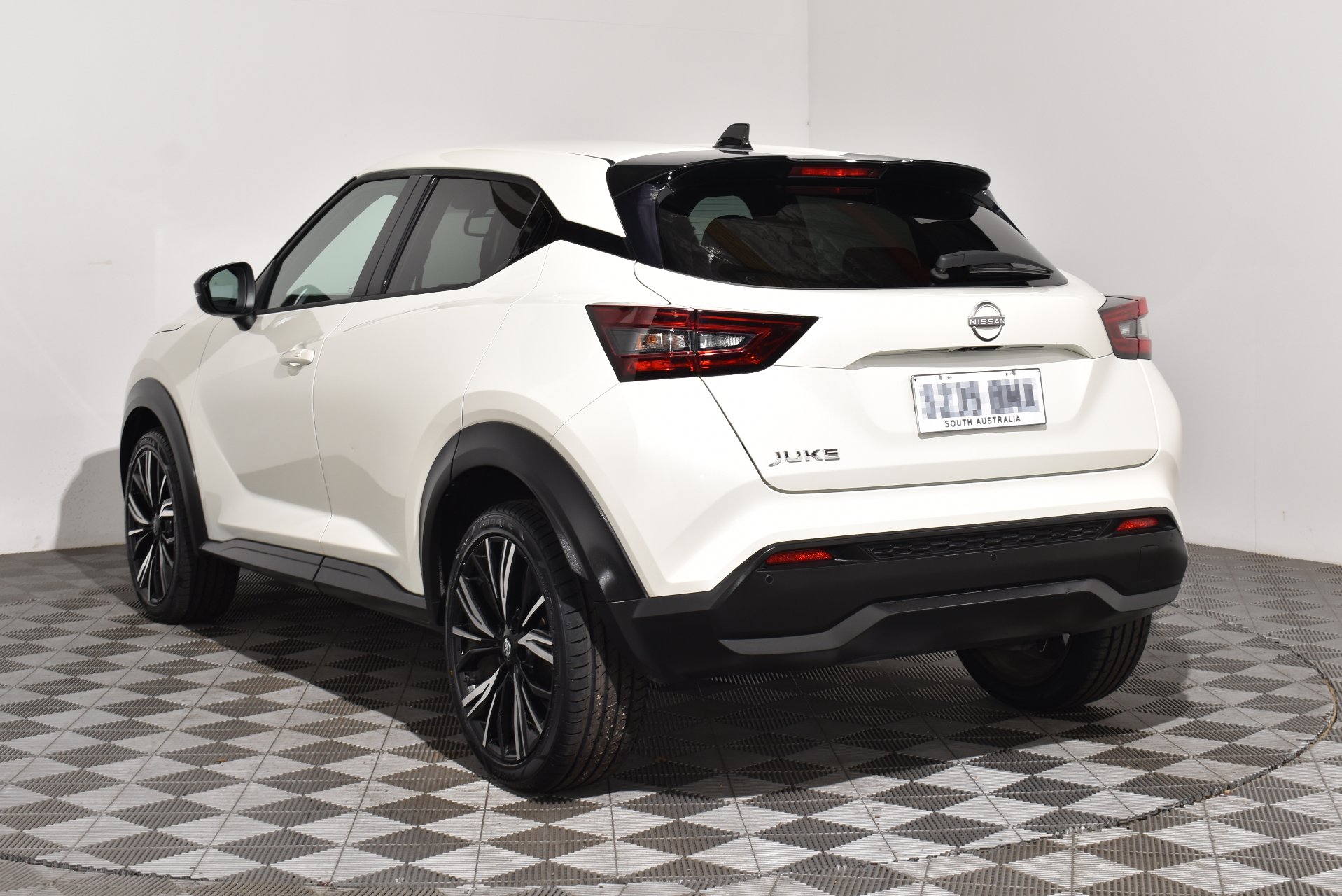 2022 Nissan JUKE Ti — photo 2