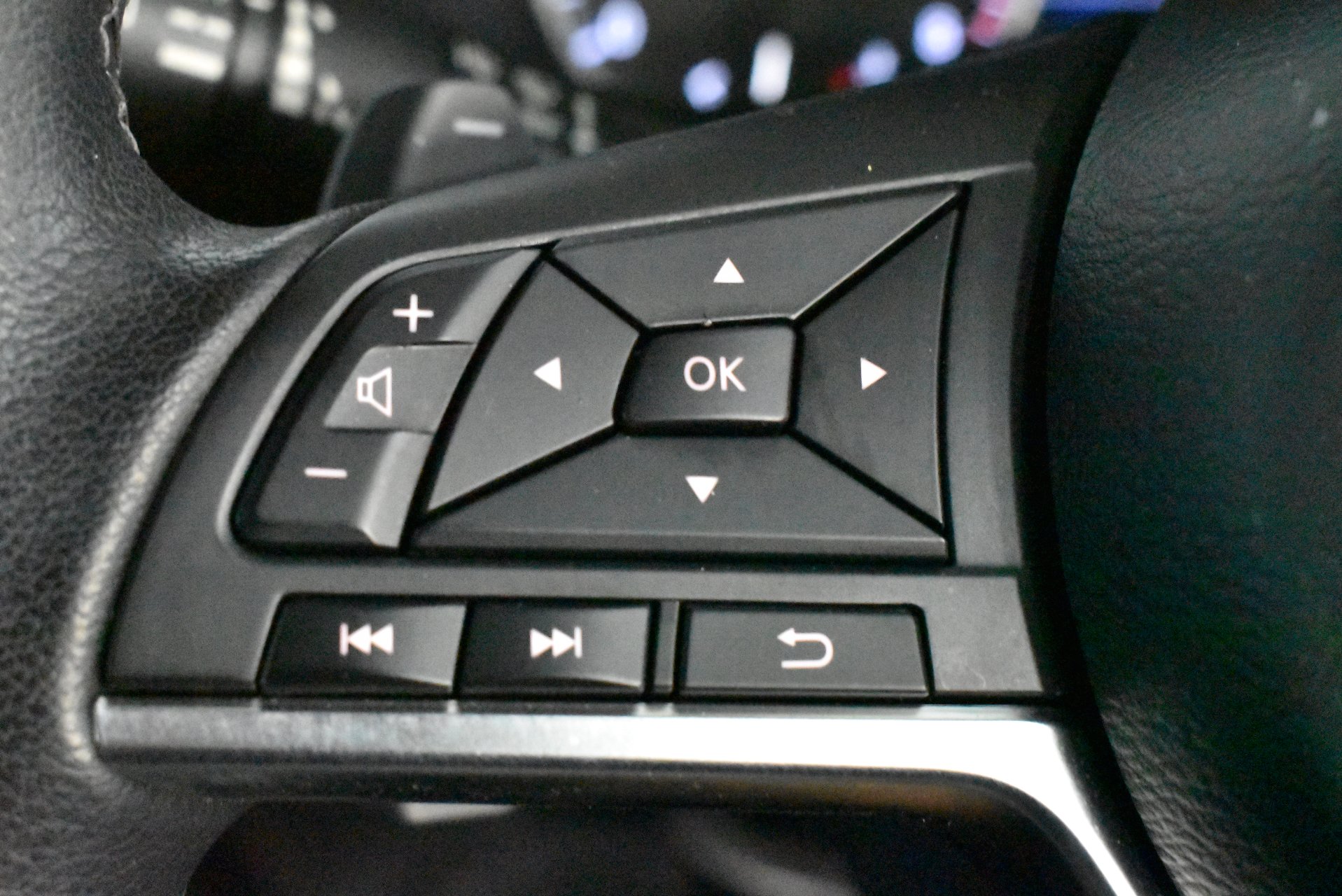 2022 Nissan JUKE Ti — photo 21