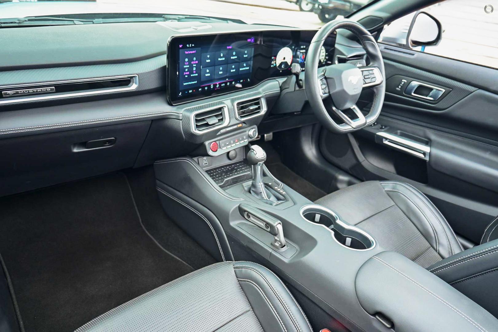 2025 Ford Mustang GT — photo 10