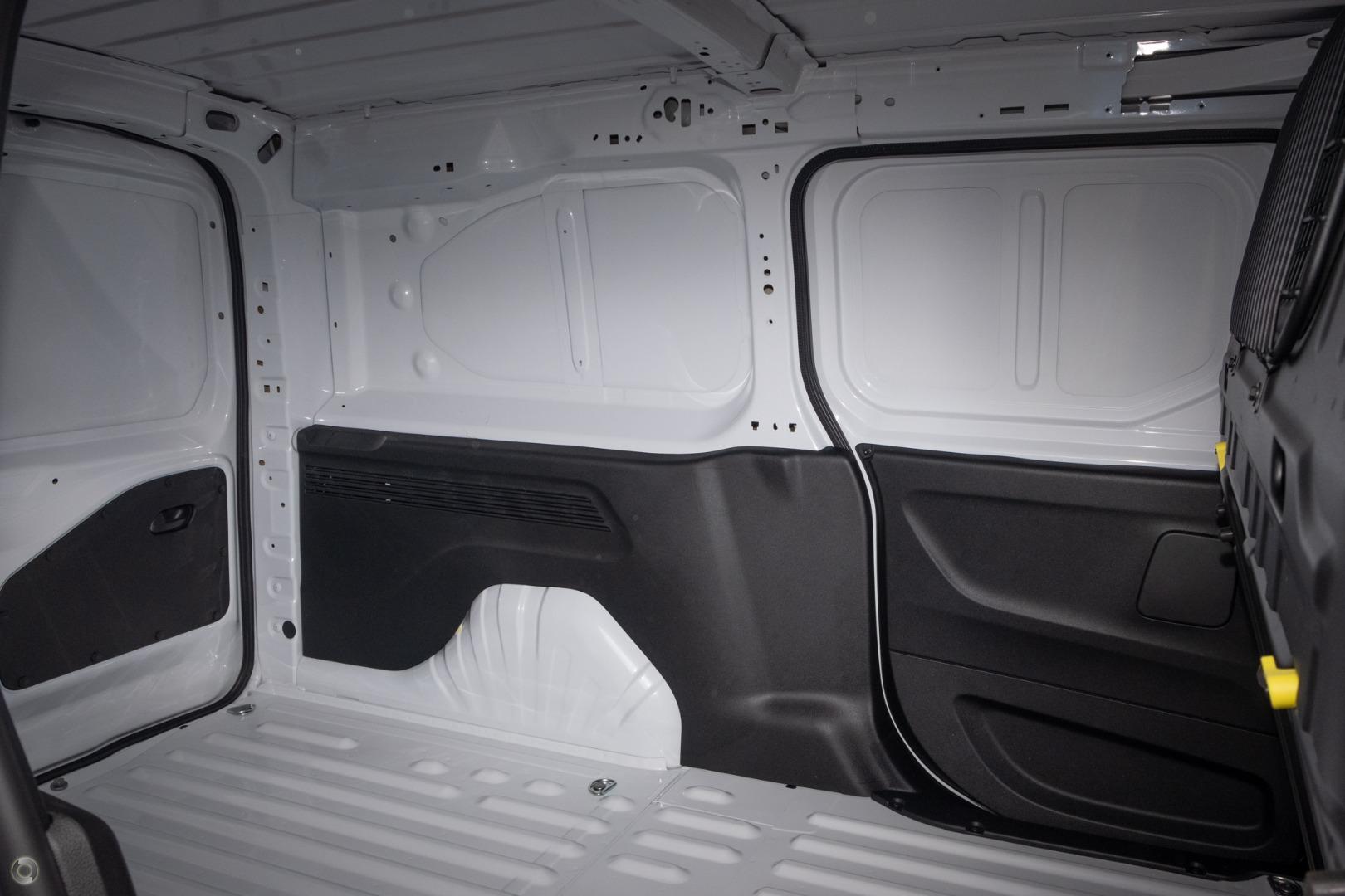 2026 Peugeot Partner Pro — photo 2