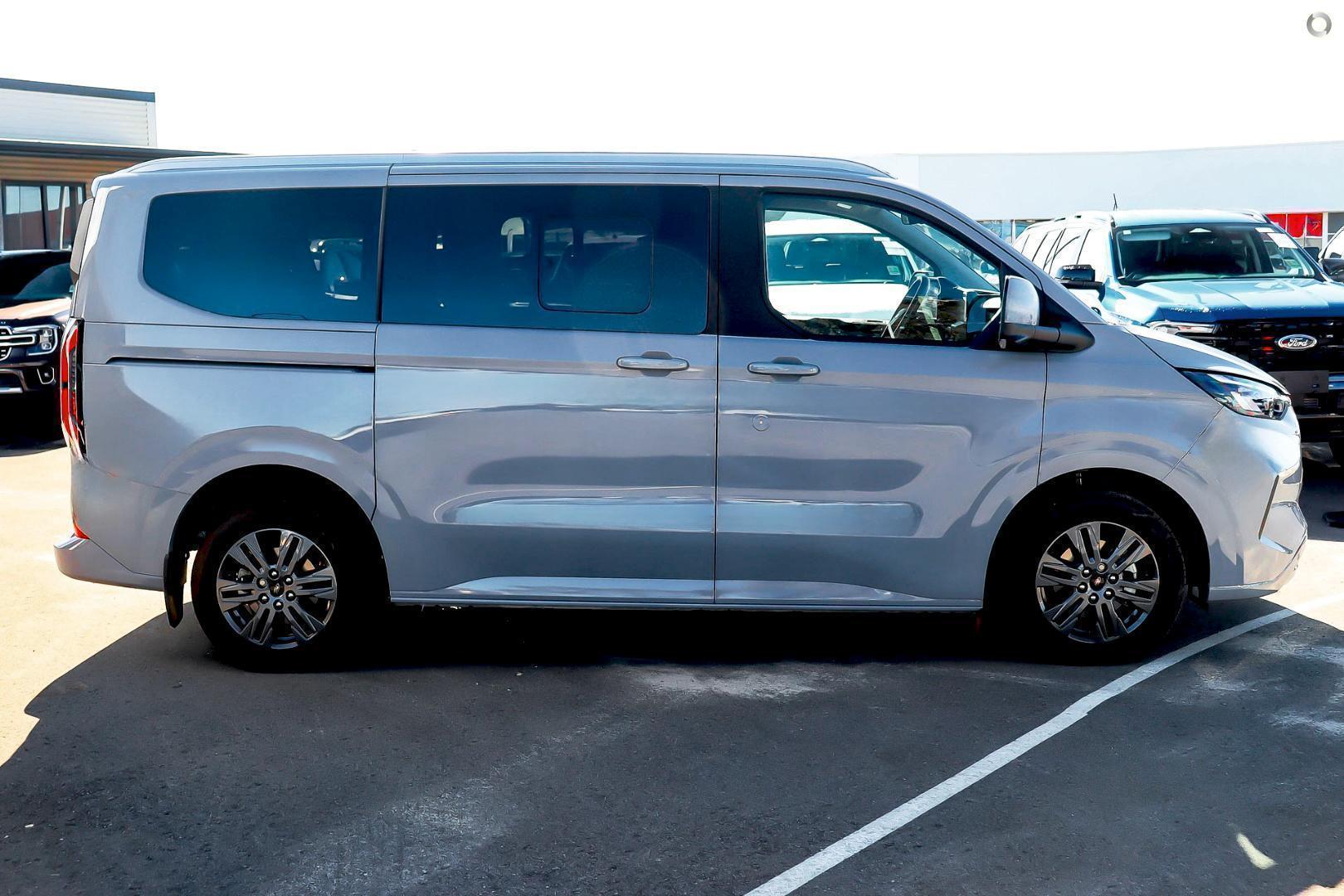 2025 Ford Tourneo Titanium X — photo 2