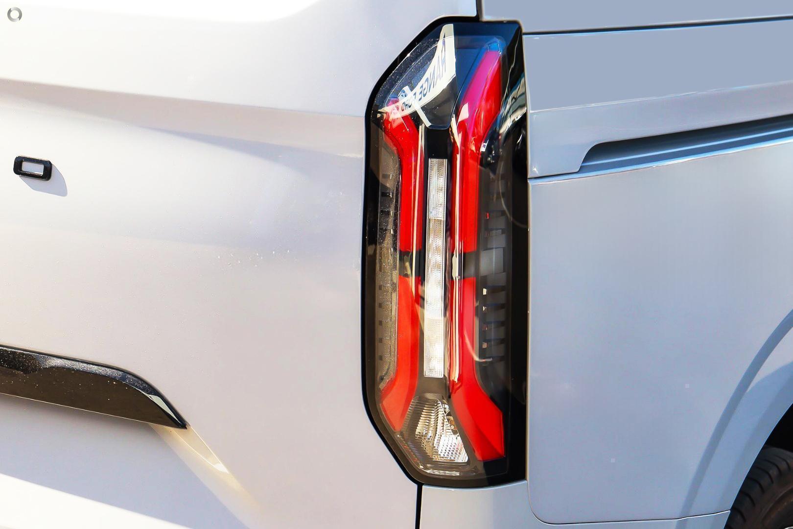 2025 Ford Tourneo Titanium X — photo 3
