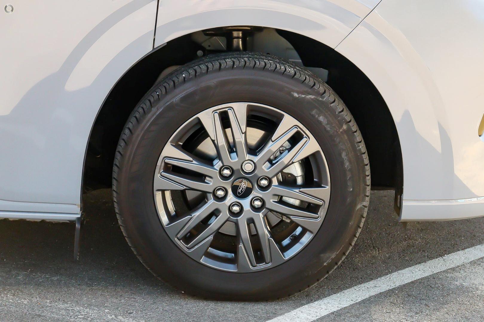 2025 Ford Tourneo Titanium X — photo 6