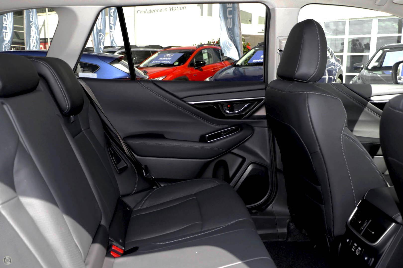 2025 Subaru Outback AWD Touring XT — photo 8