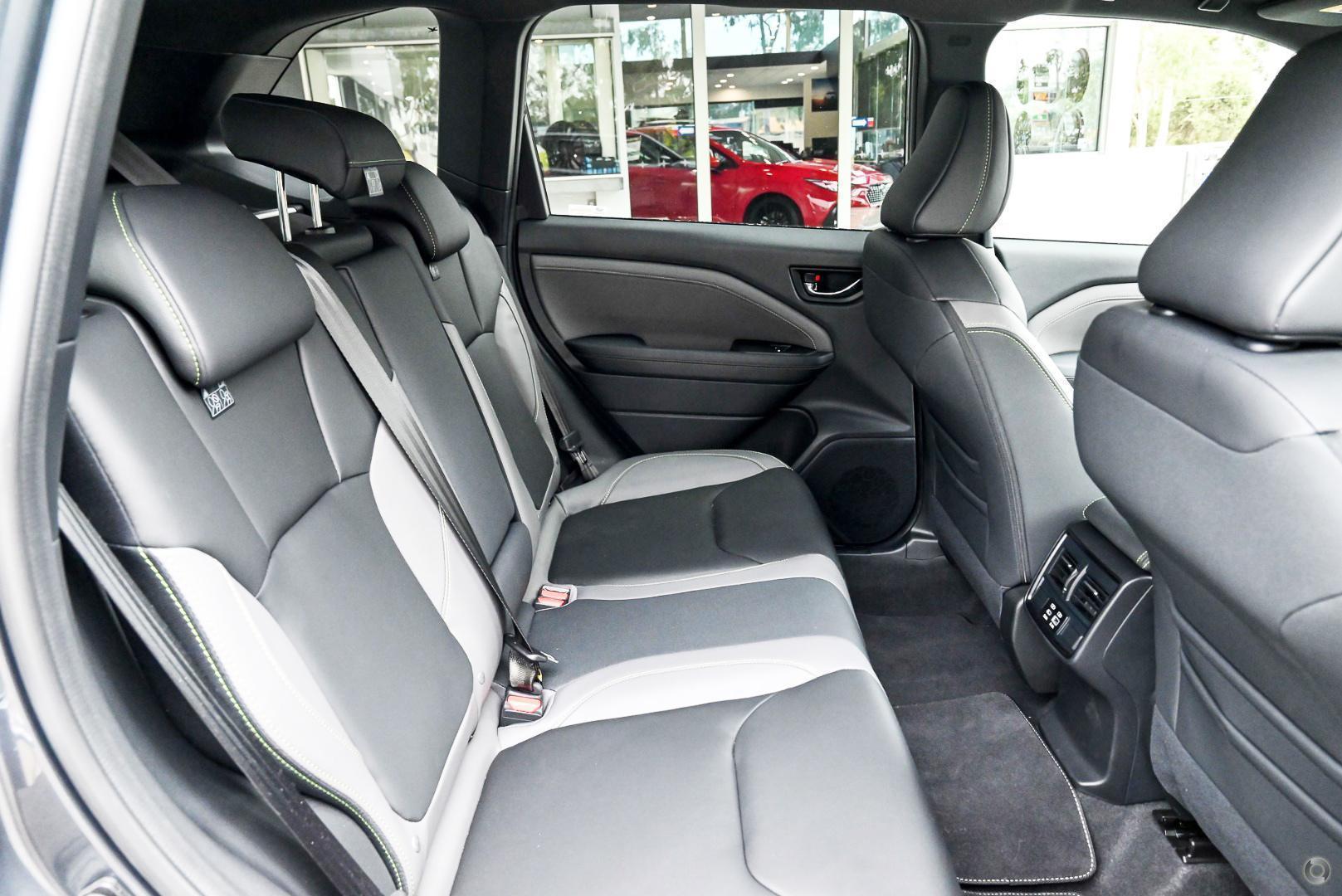 2025 Subaru Forester Sport — photo 10