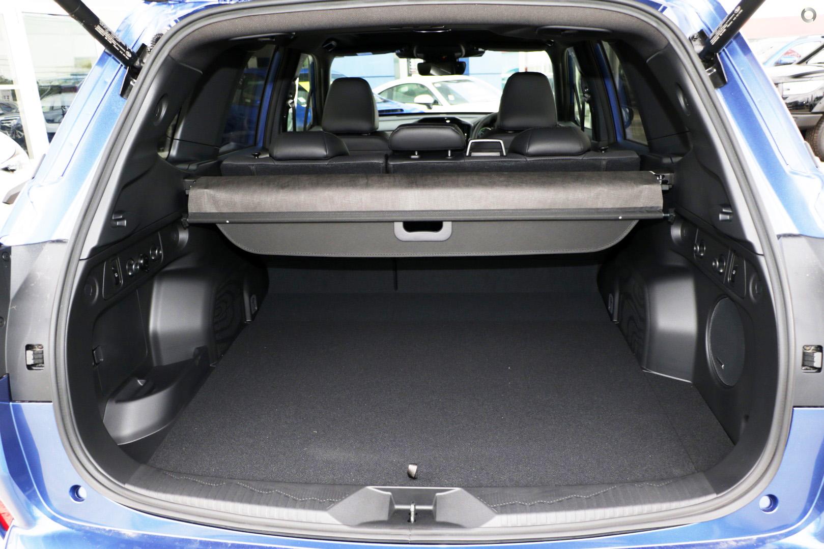 2025 Subaru Forester Hybrid Touring — photo 10