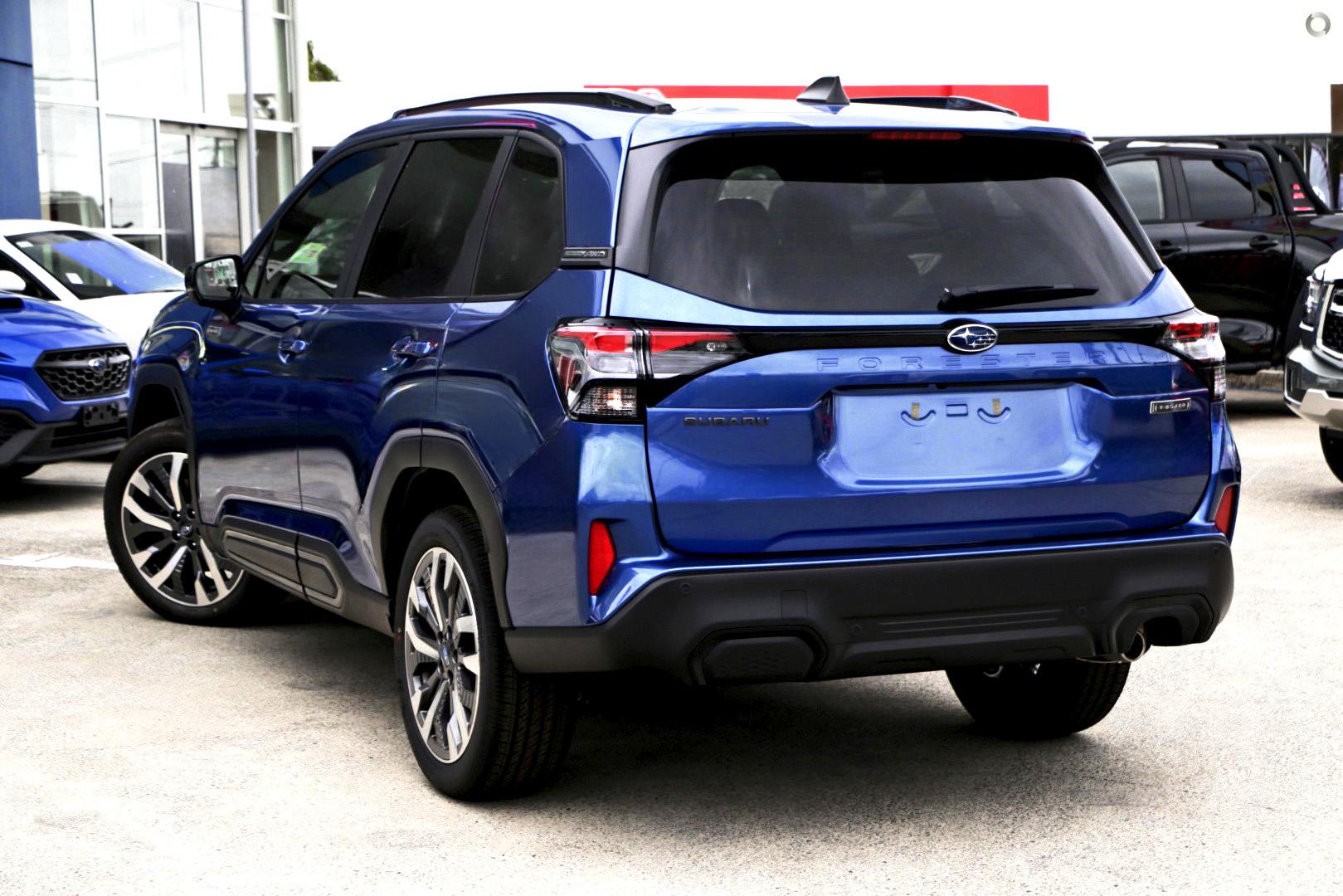 2025 Subaru Forester Hybrid Touring — photo 4