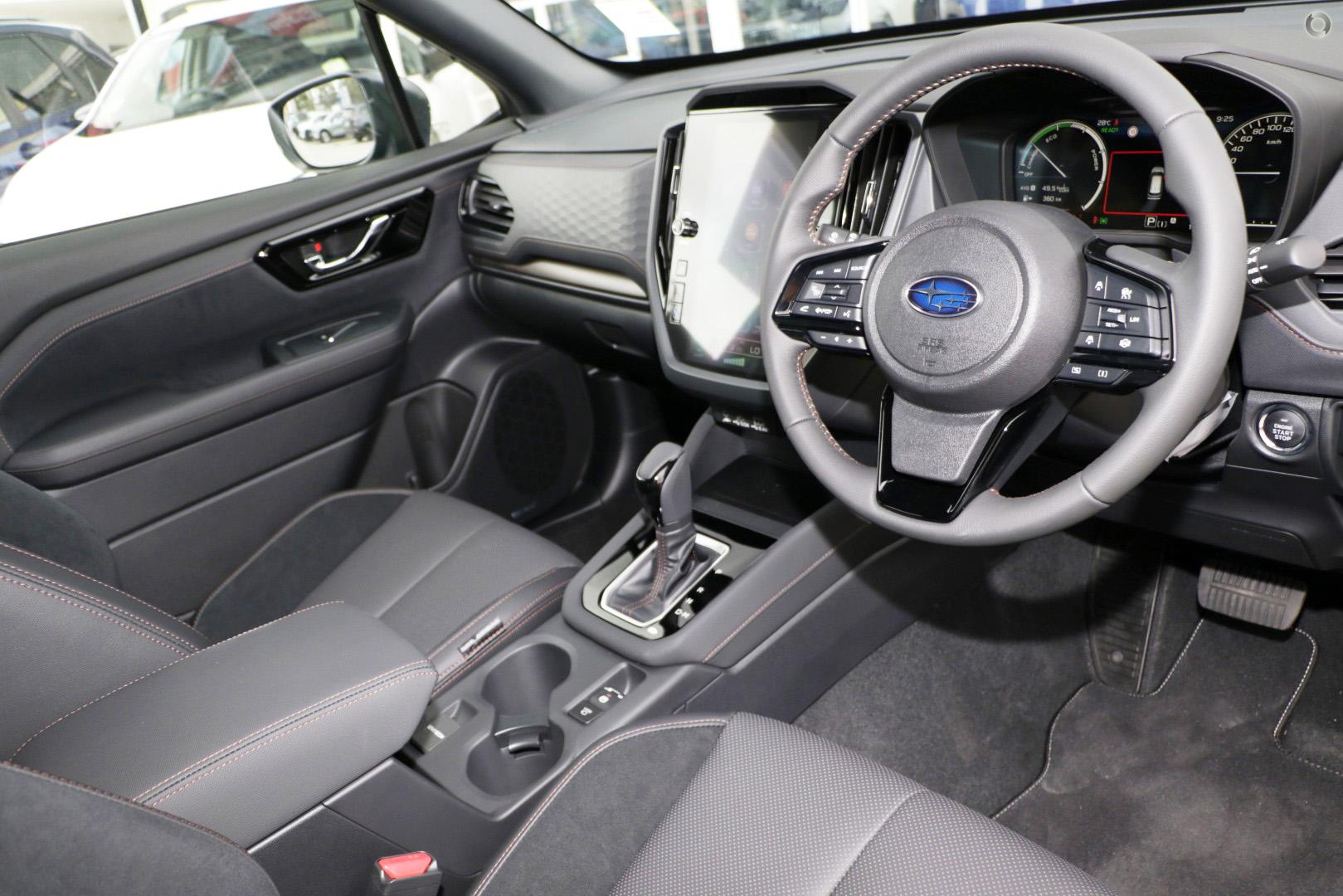 2025 Subaru Forester Hybrid Touring — photo 7