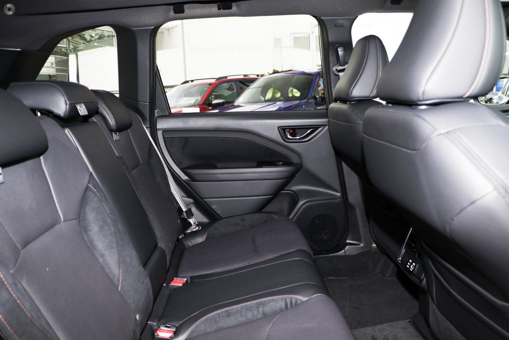 2025 Subaru Forester Hybrid Touring — photo 9