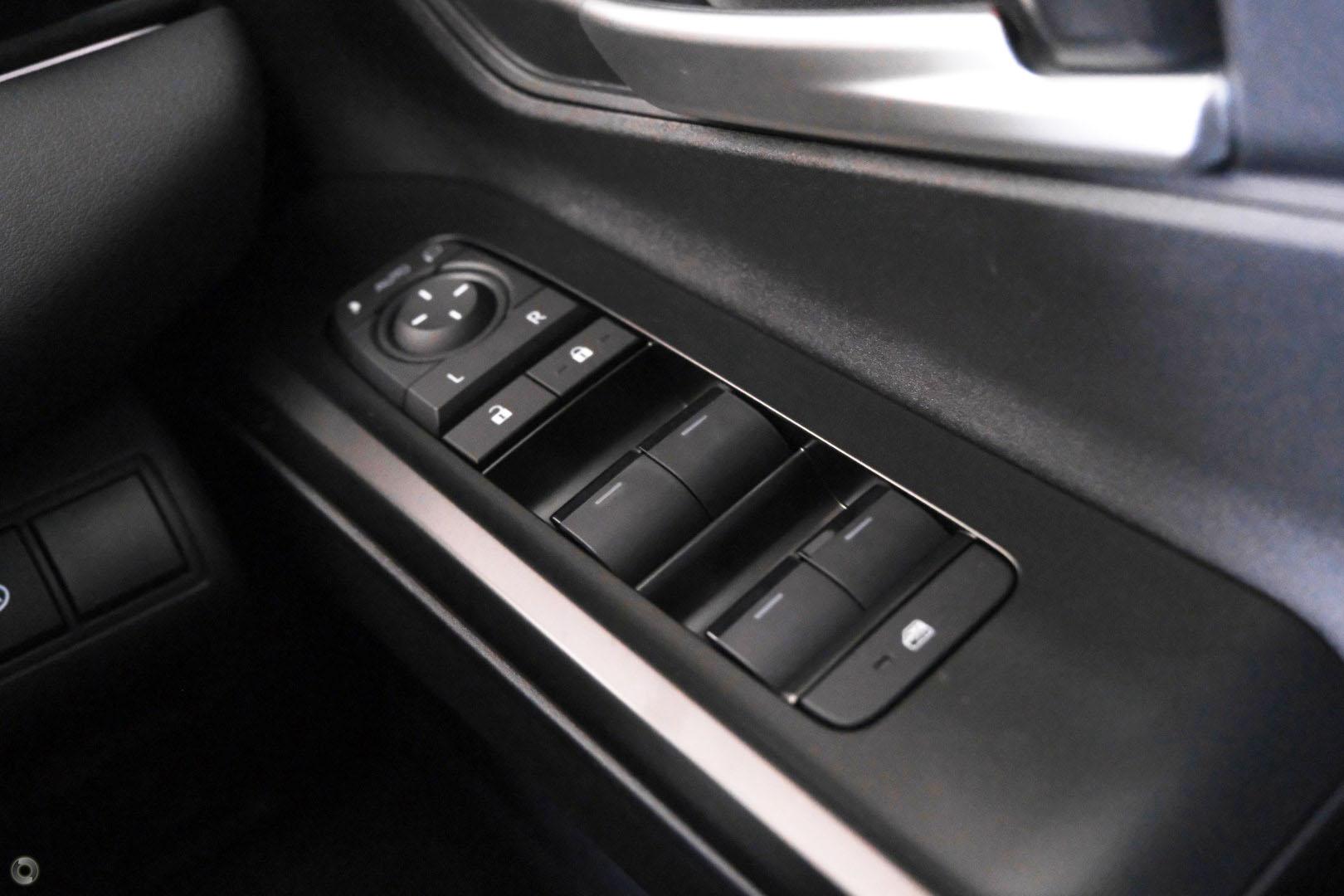2026 Subaru Solterra AWD — photo 12