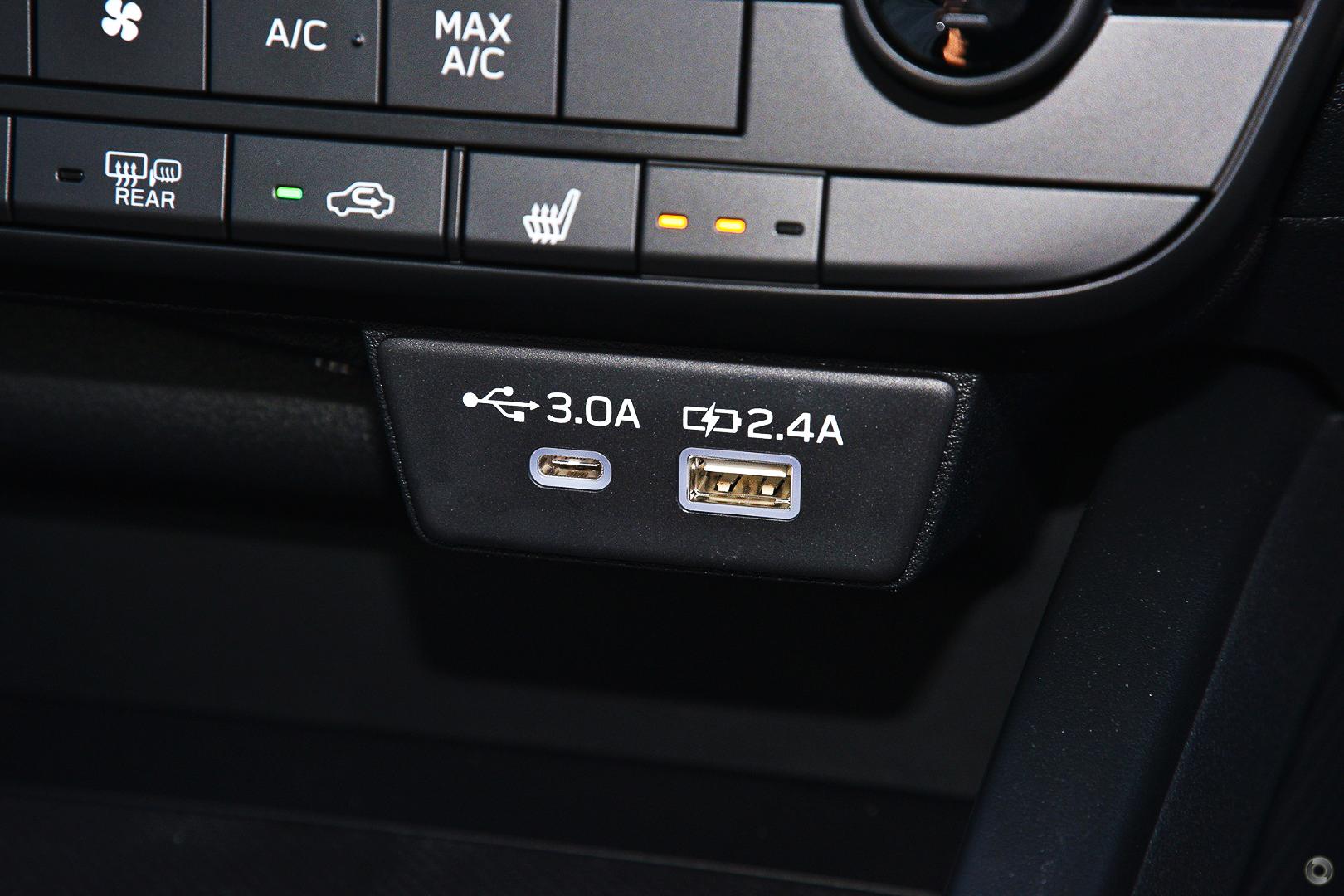 2026 Subaru Outback AWD — photo 13