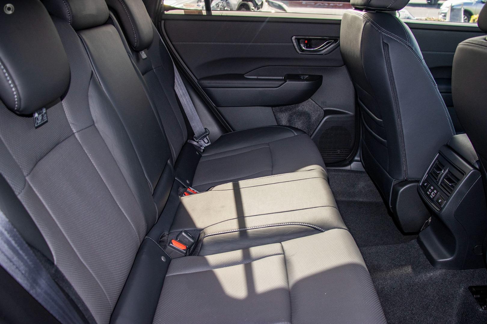 2026 Subaru Outback AWD Touring — photo 4