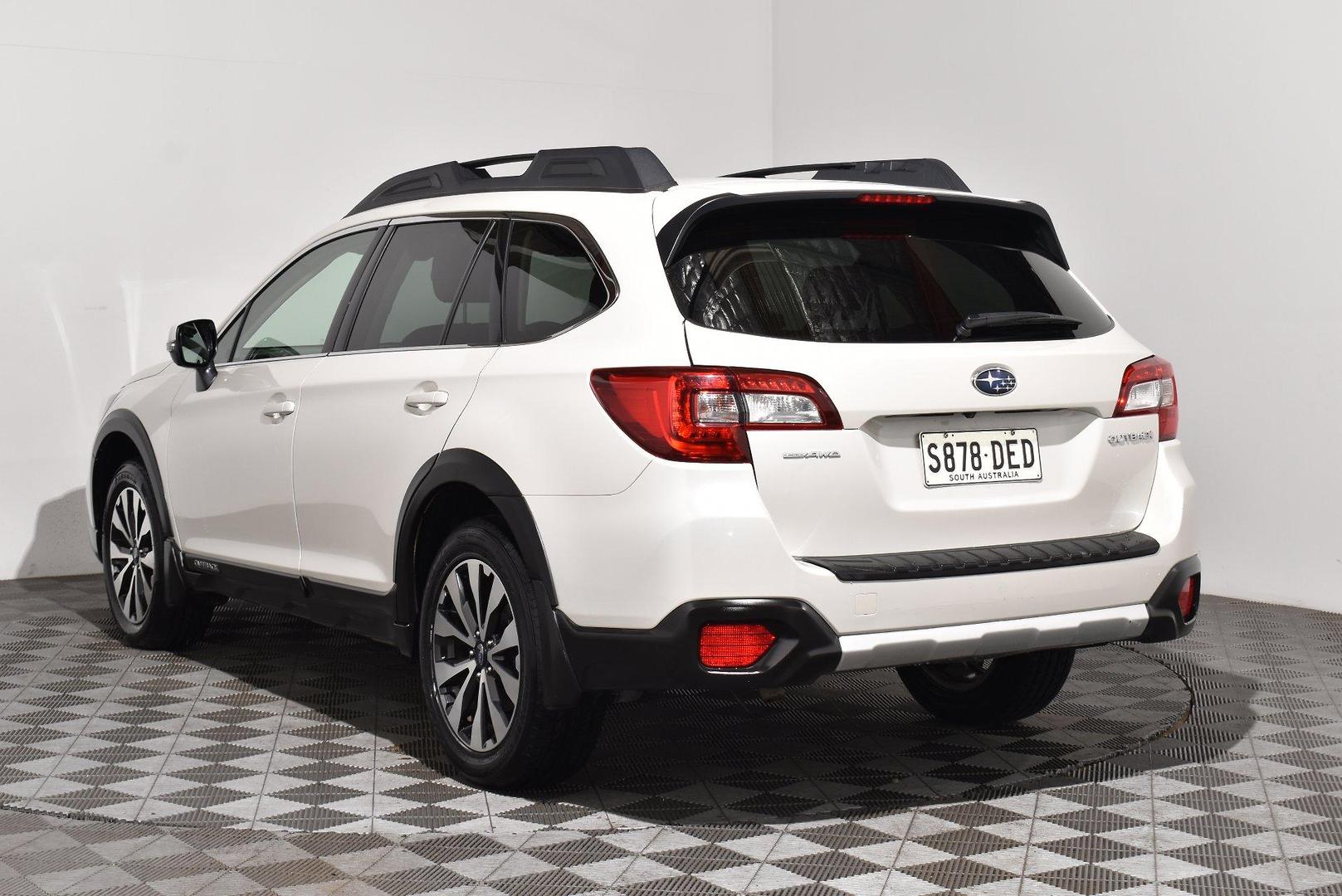 2017 Subaru Outback 25i Premium — photo 2