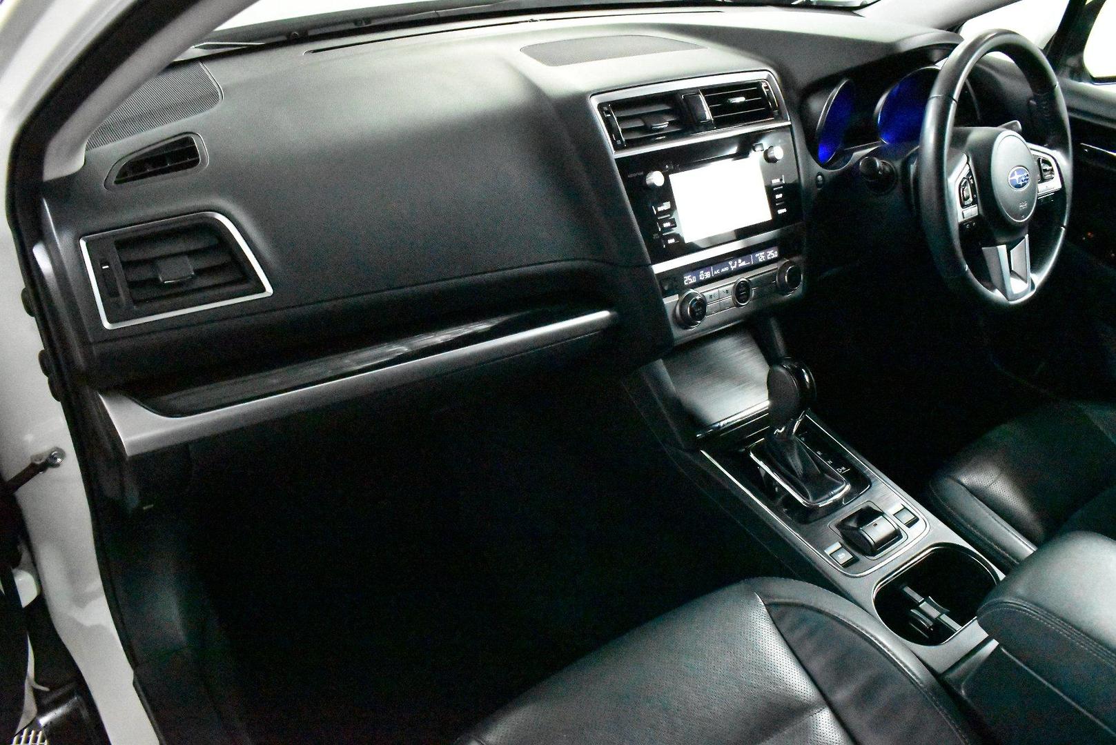 2017 Subaru Outback 25i Premium — photo 6