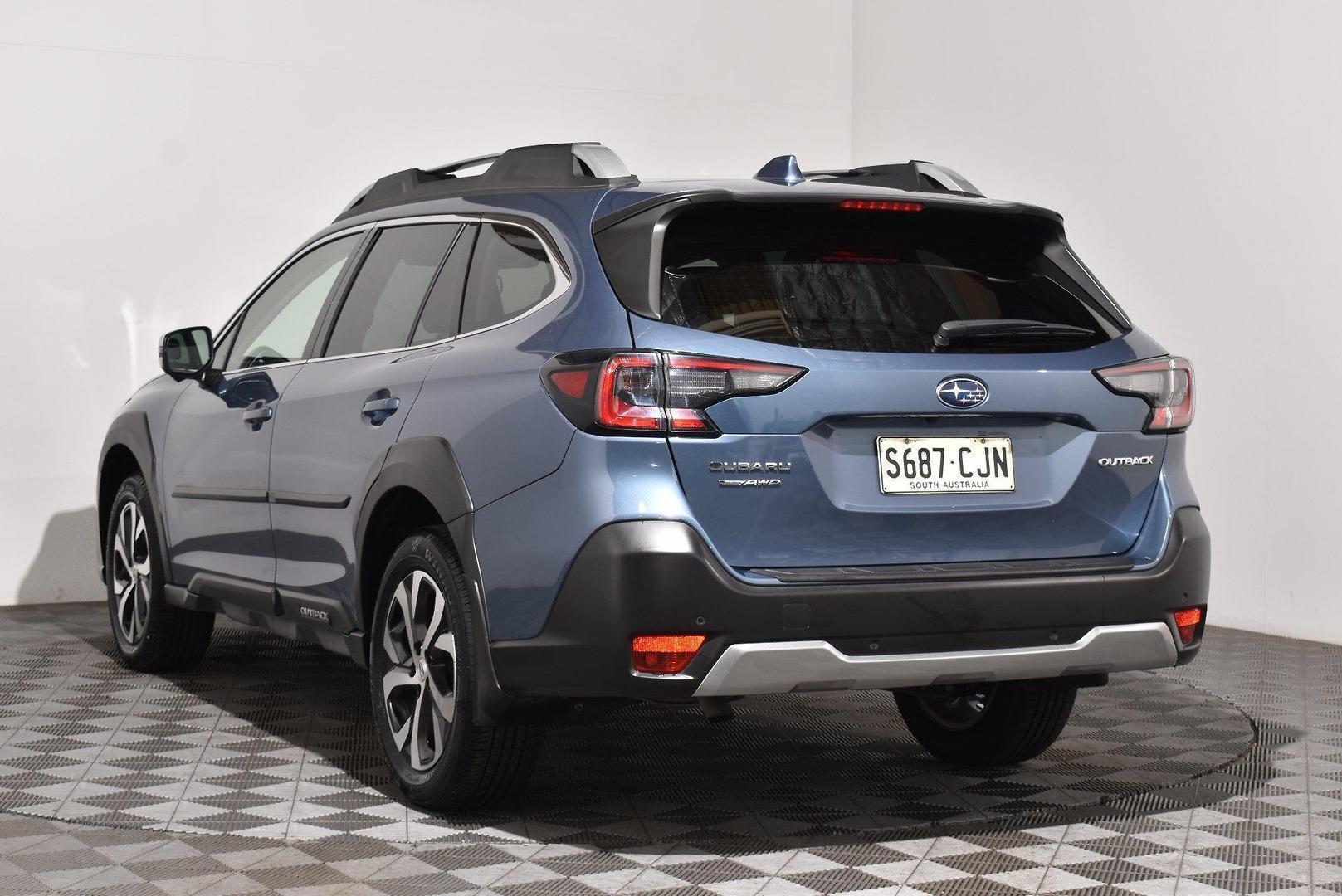 2021 Subaru Outback AWD Touring — photo 2