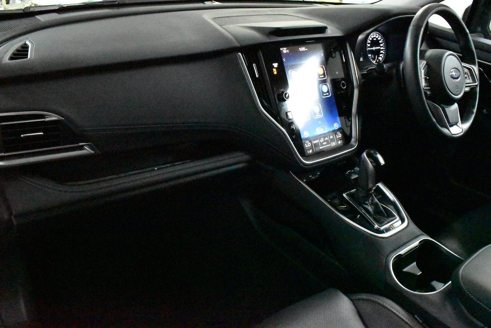 2021 Subaru Outback AWD Touring — photo 6