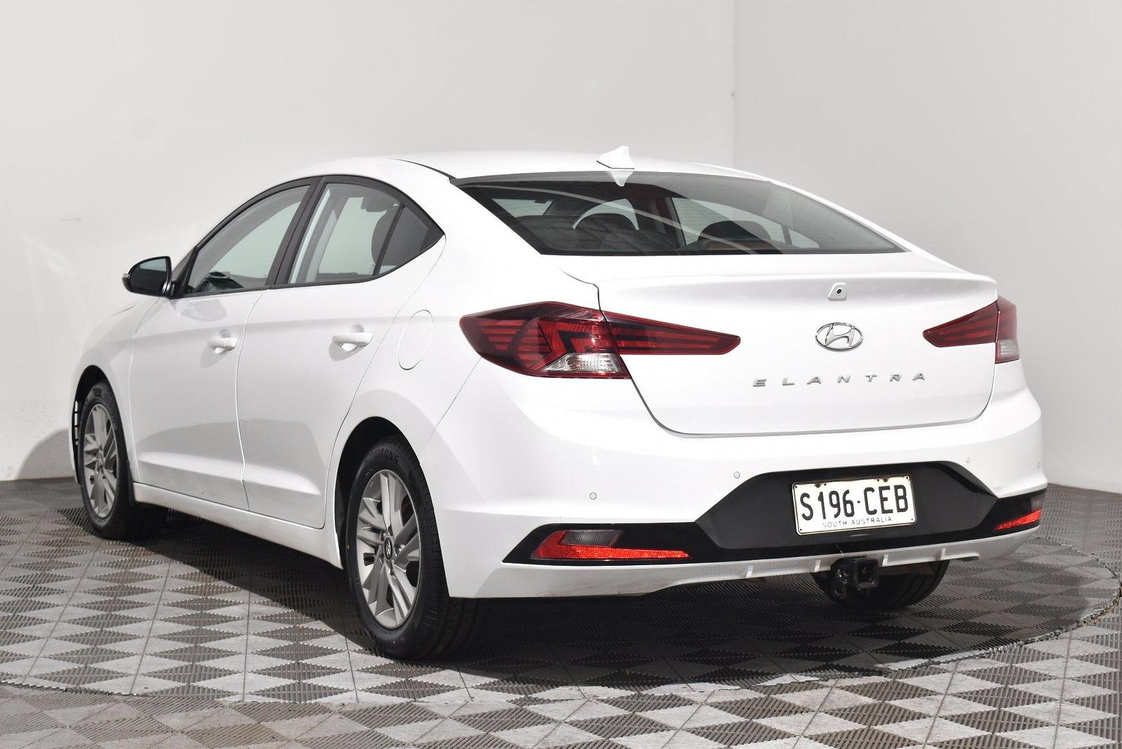 2019 Hyundai Elantra Active — photo 2