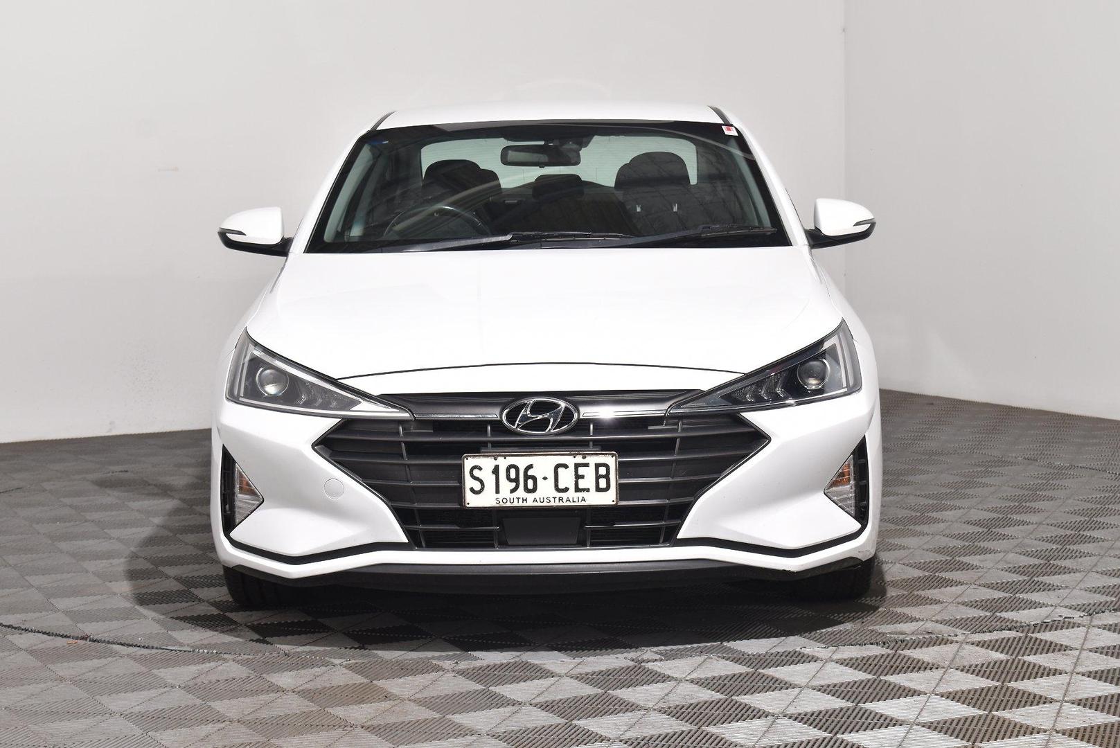 2019 Hyundai Elantra Active — photo 3