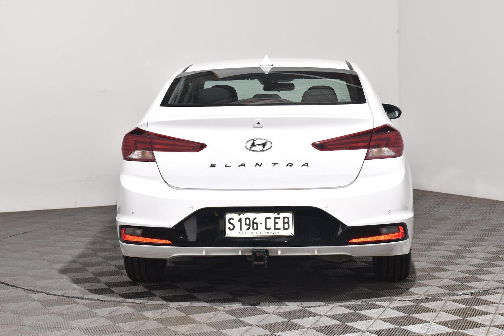 2019 Hyundai Elantra Active — photo 4