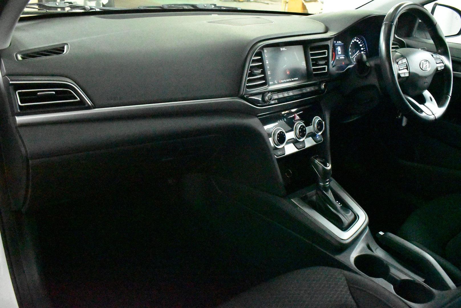 2019 Hyundai Elantra Active — photo 6