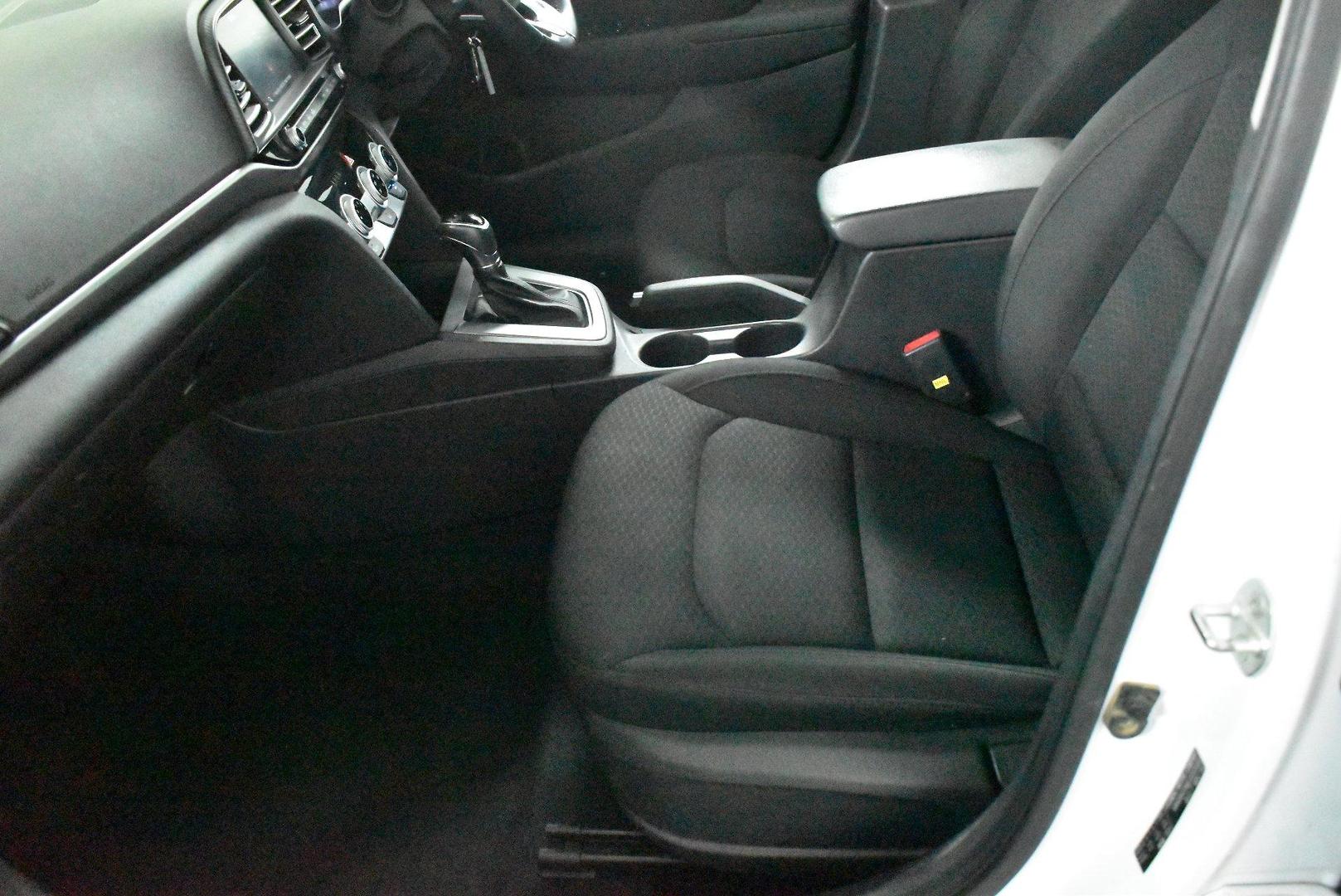 2019 Hyundai Elantra Active — photo 7