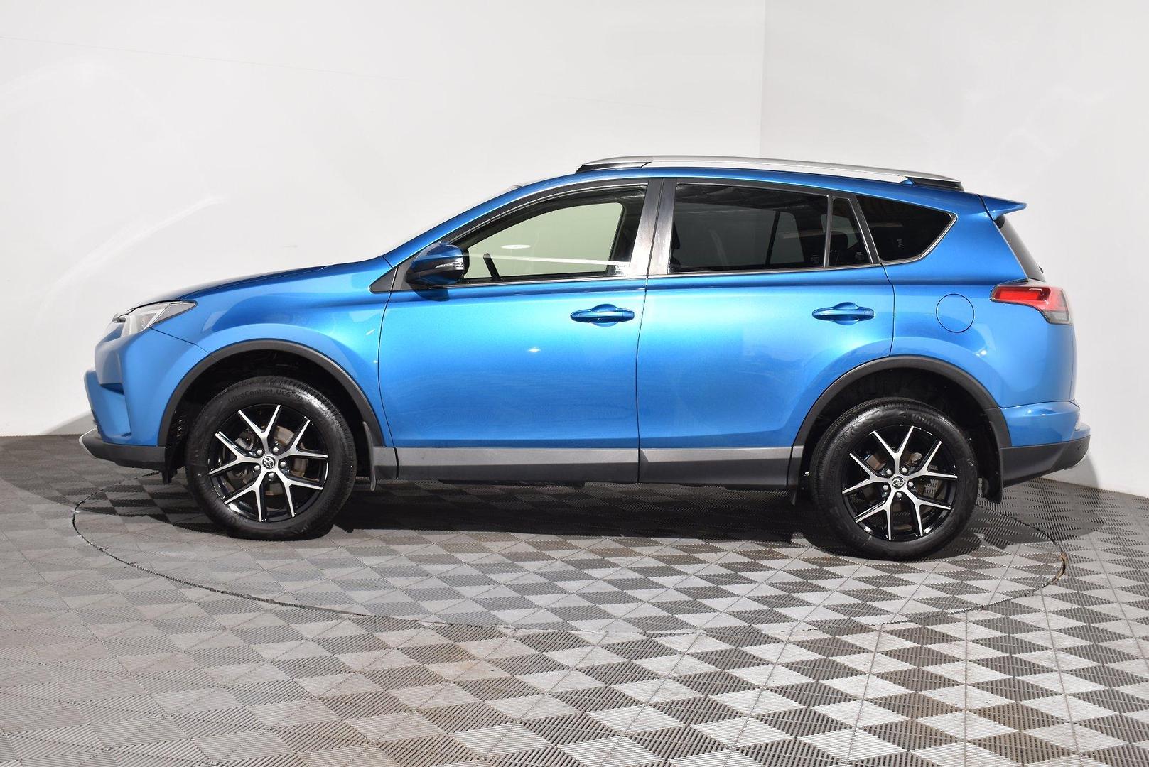 2016 Toyota RAV4 GXL — photo 11