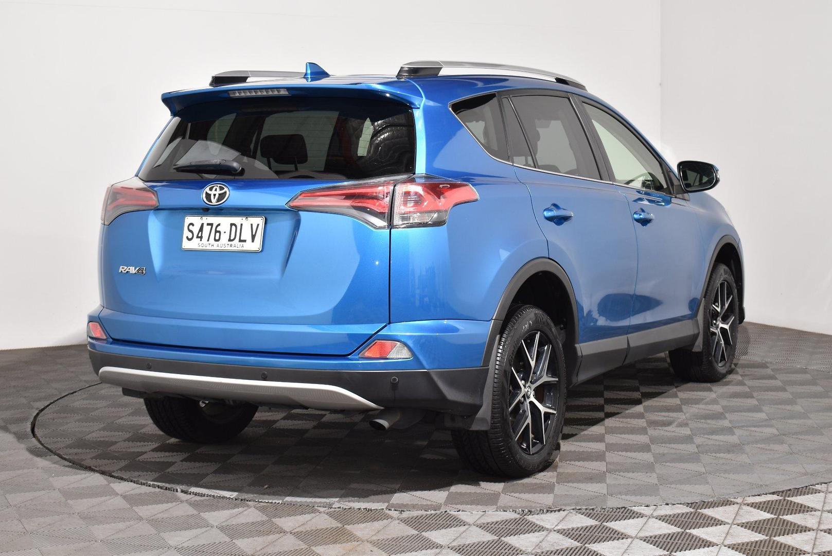 2016 Toyota RAV4 GXL — photo 14