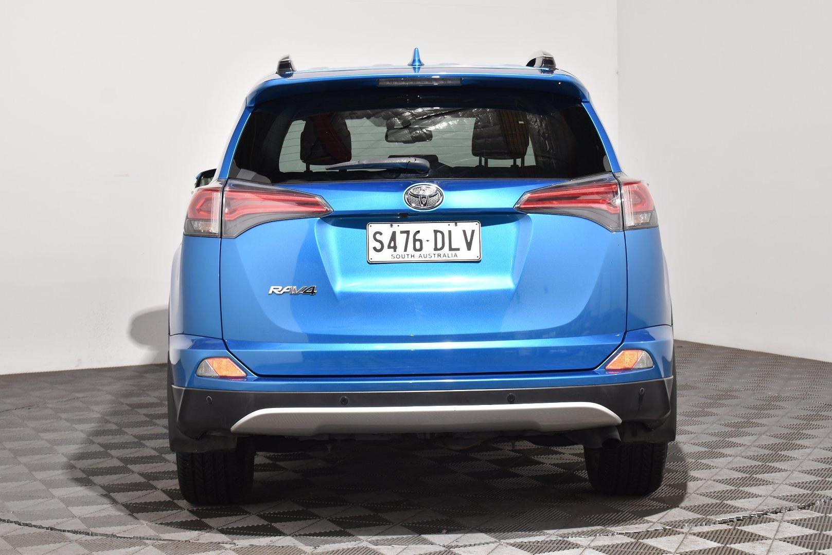 2016 Toyota RAV4 GXL — photo 4